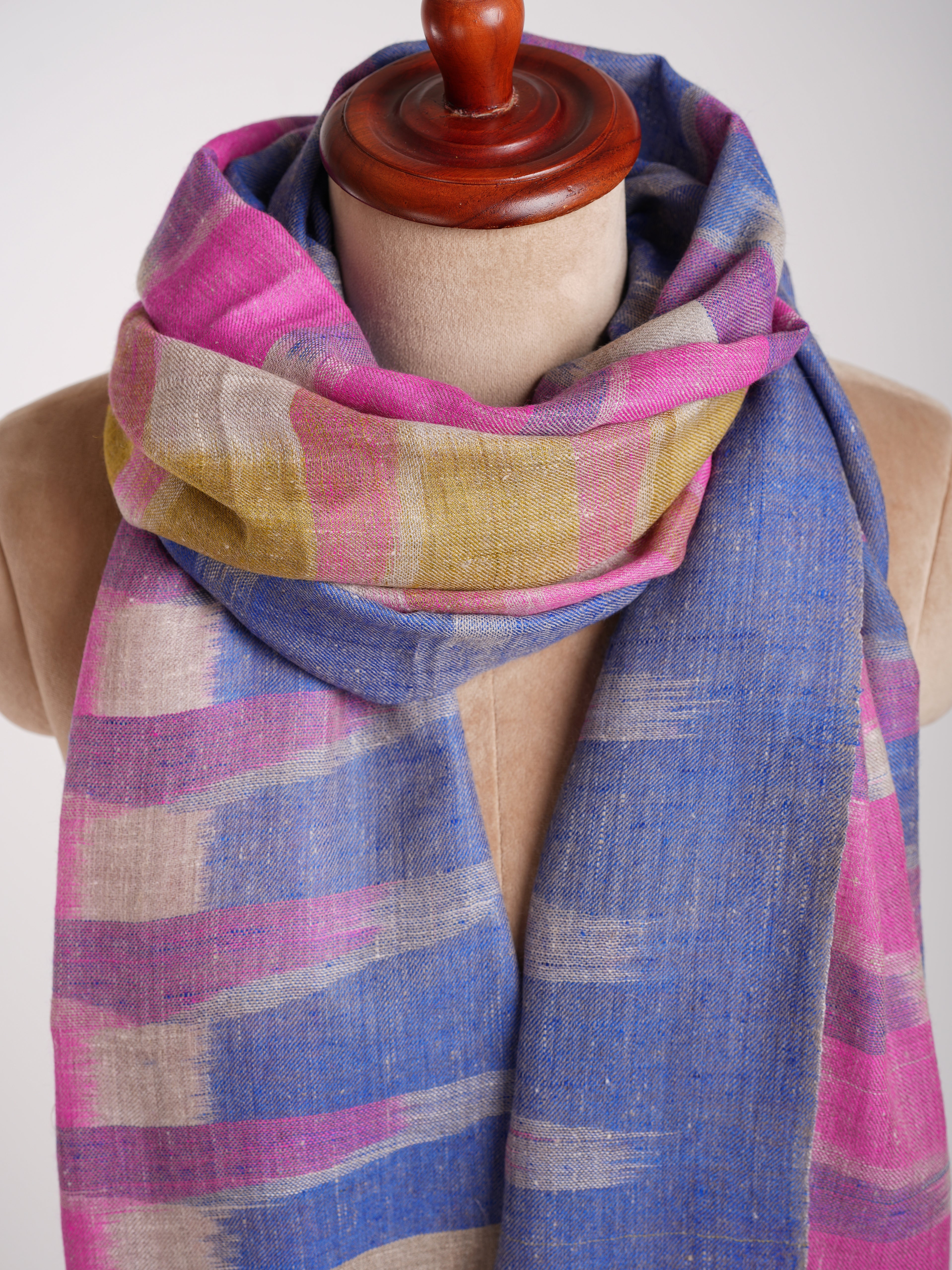 Comodo involucro di pashmina artistico fatto a mano