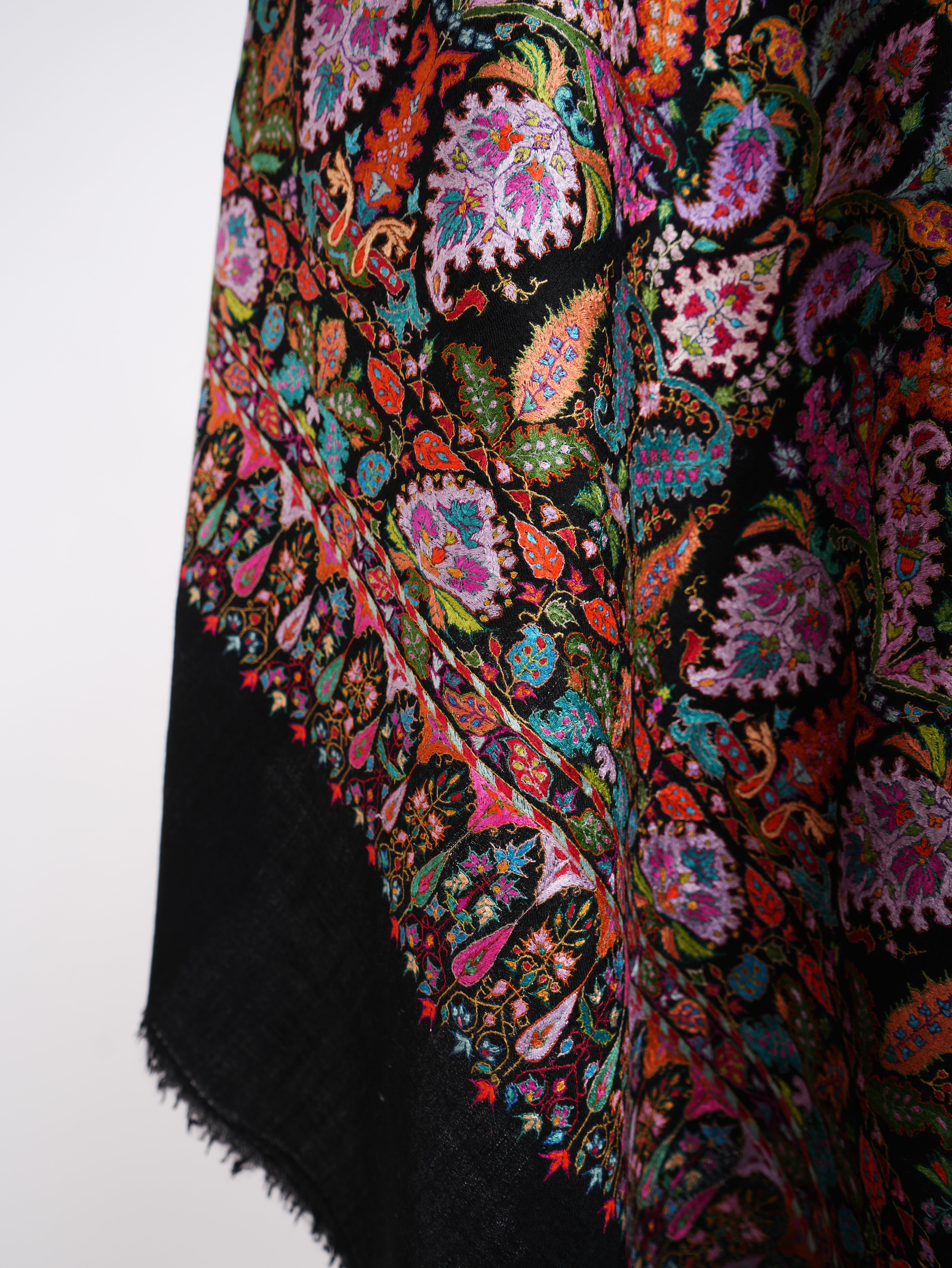 Châle Pashmina noir Jamavar brodé à la main