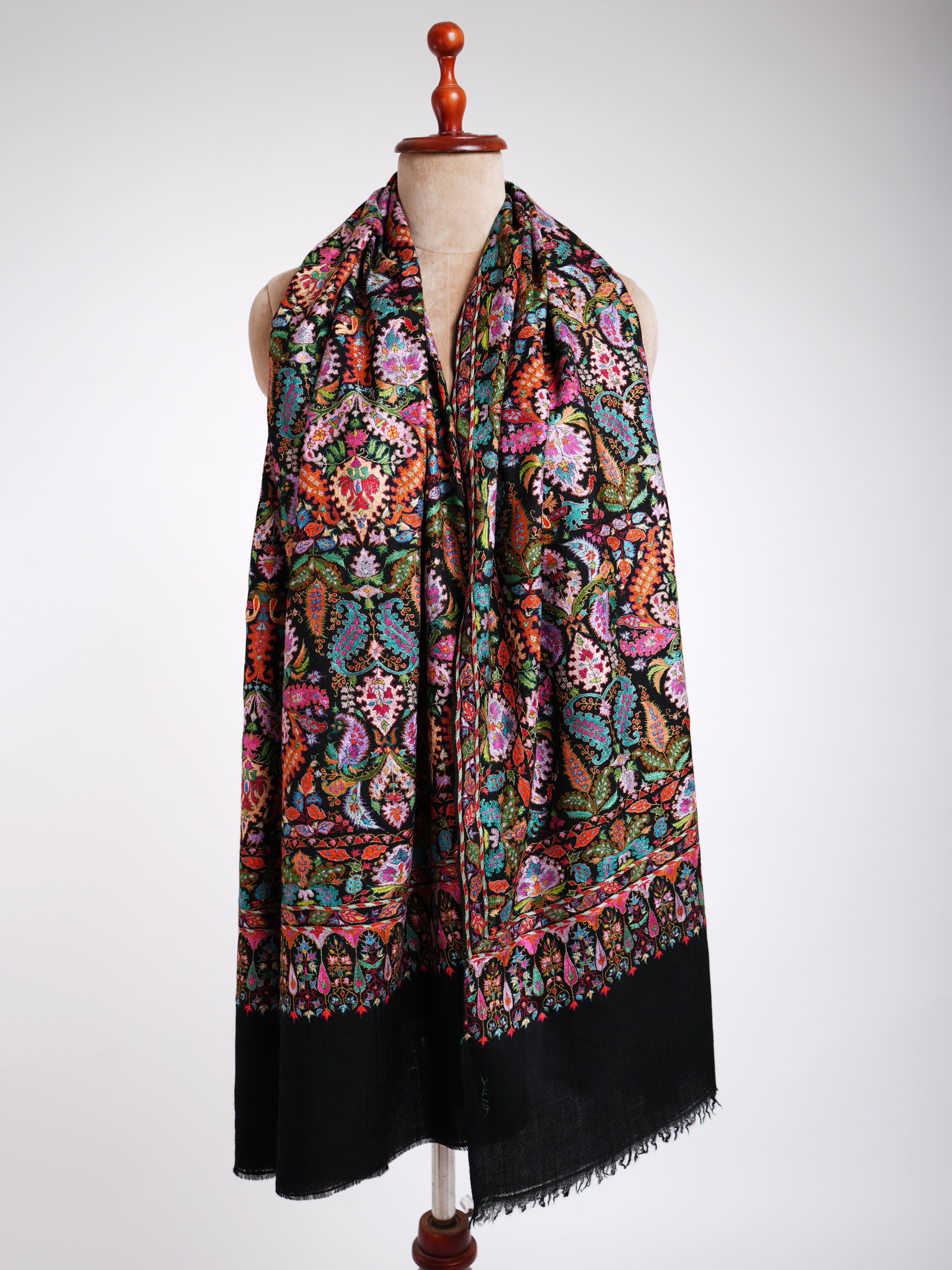 Châle Pashmina noir Jamavar brodé à la main