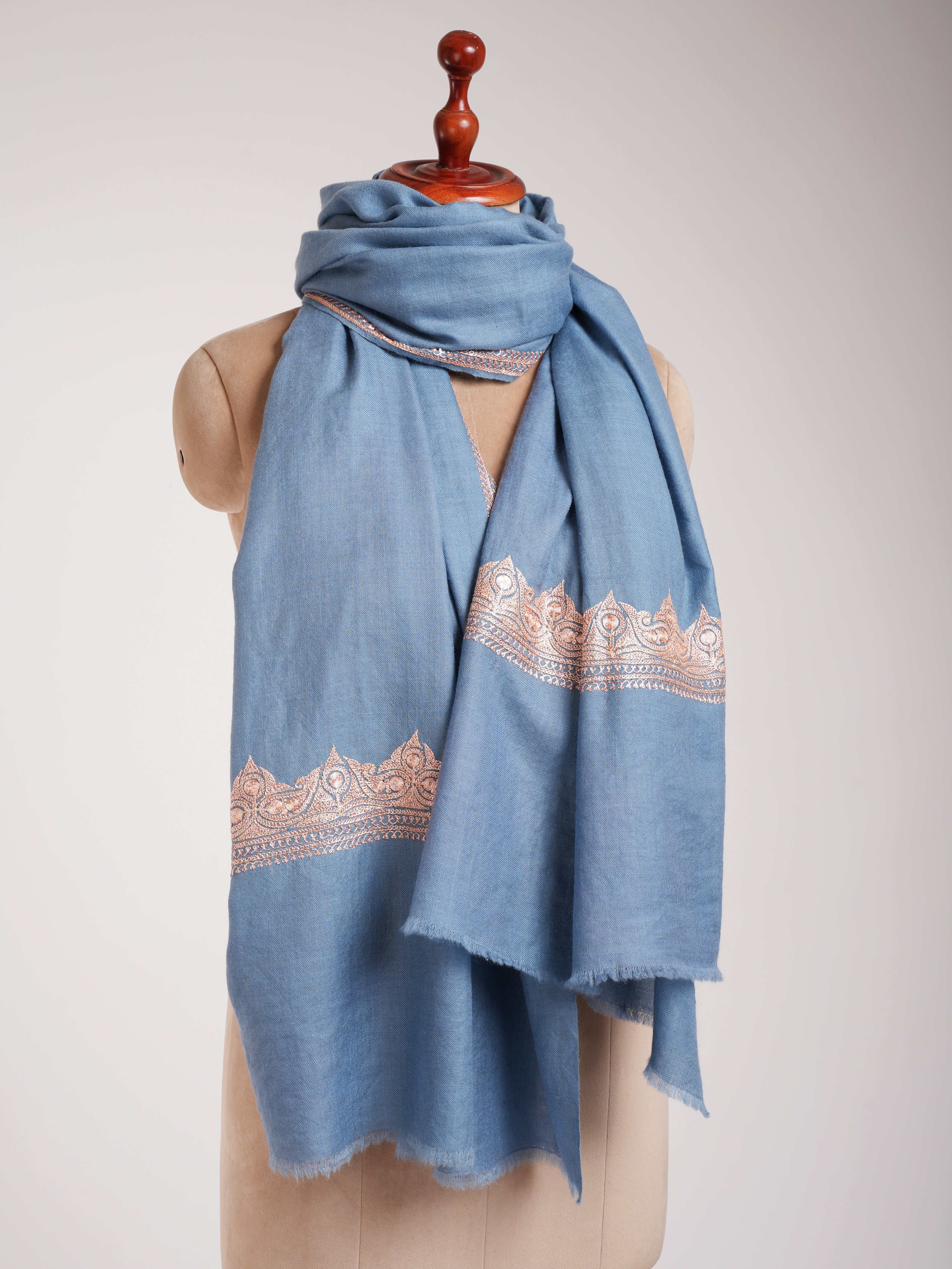 Scialle di Pashmina Kashmir blu cielo con ricamo artistico Tilla