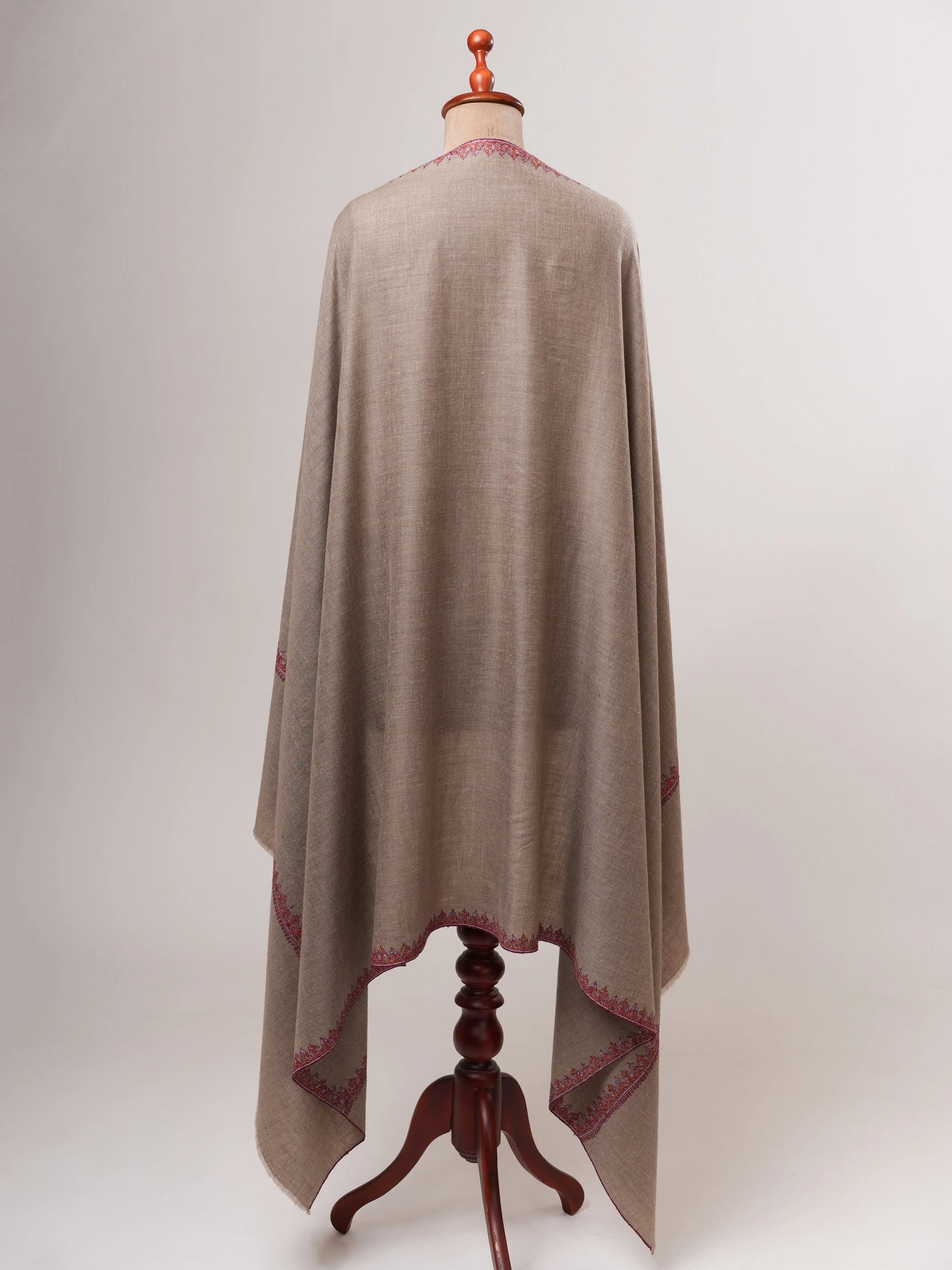 Natural Grey Hashia Embroidered Kashmiri Pashmina Shawl – Timeless Handwoven Luxury Shahkaar