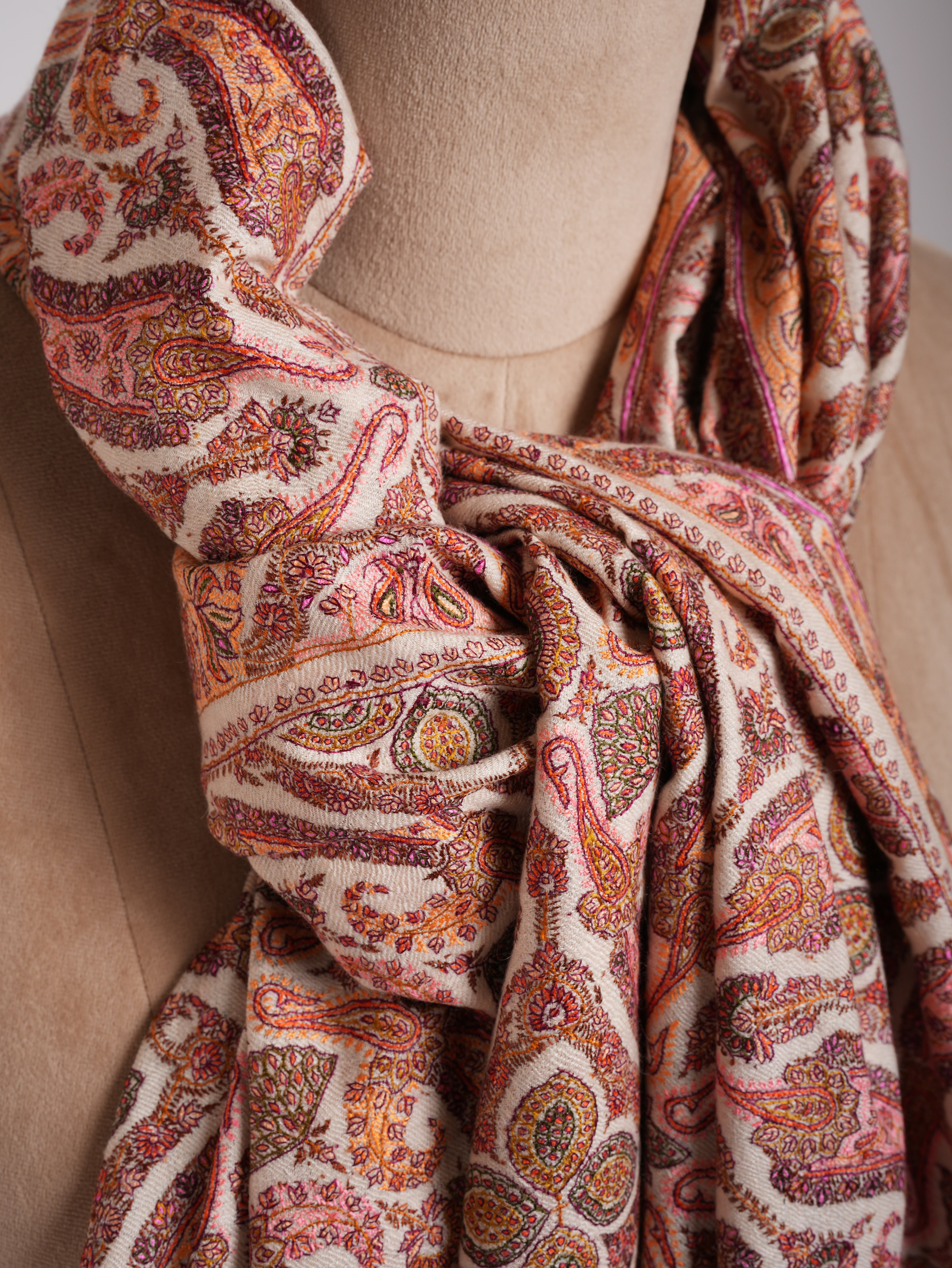 Fine Silk Sozni Broidered Cachemiri mariage Jamavar Châle