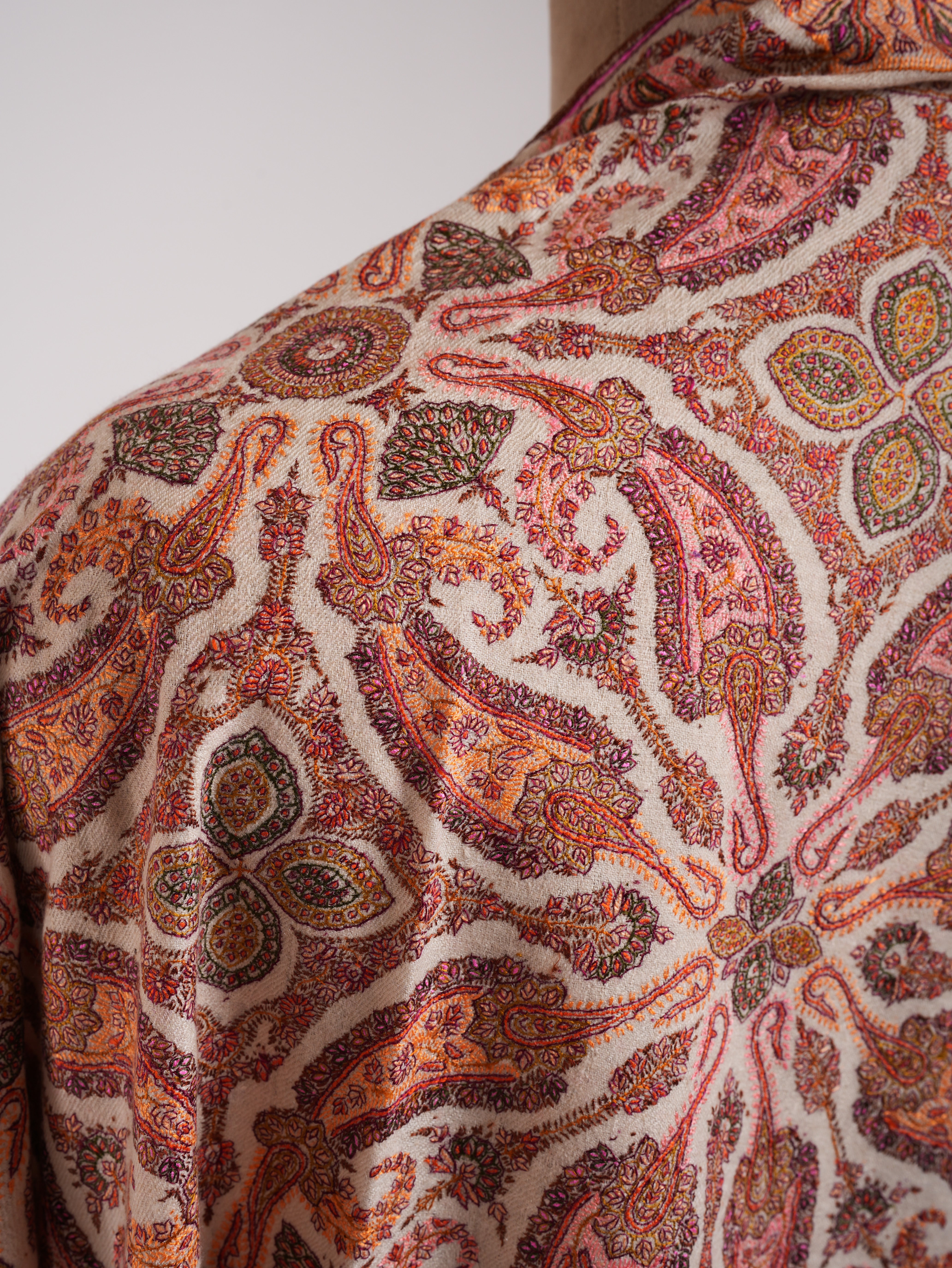 Fine Silk Sozni Broidered Cachemiri mariage Jamavar Châle