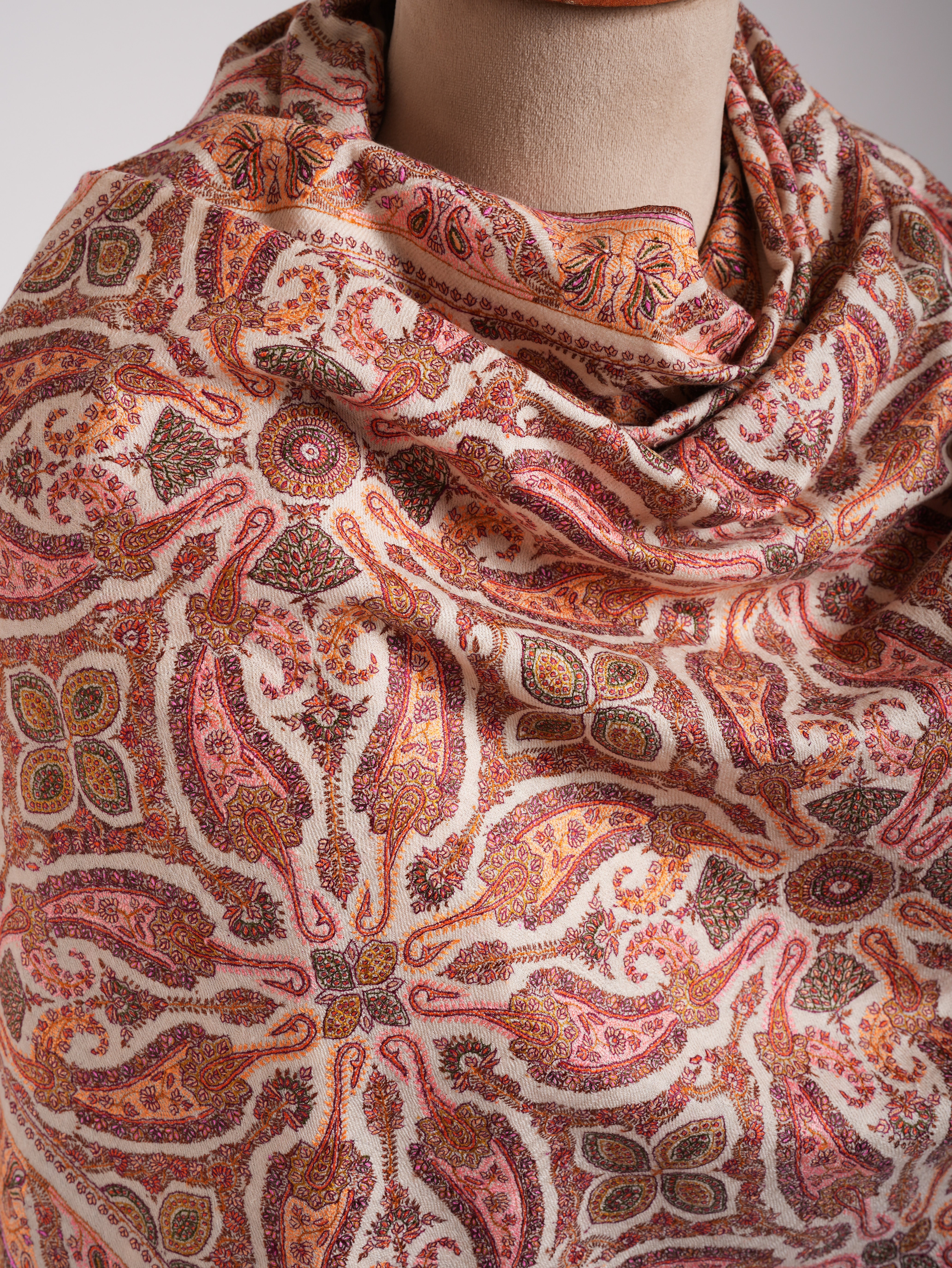 Fine Silk Sozni Broidered Cachemiri mariage Jamavar Châle