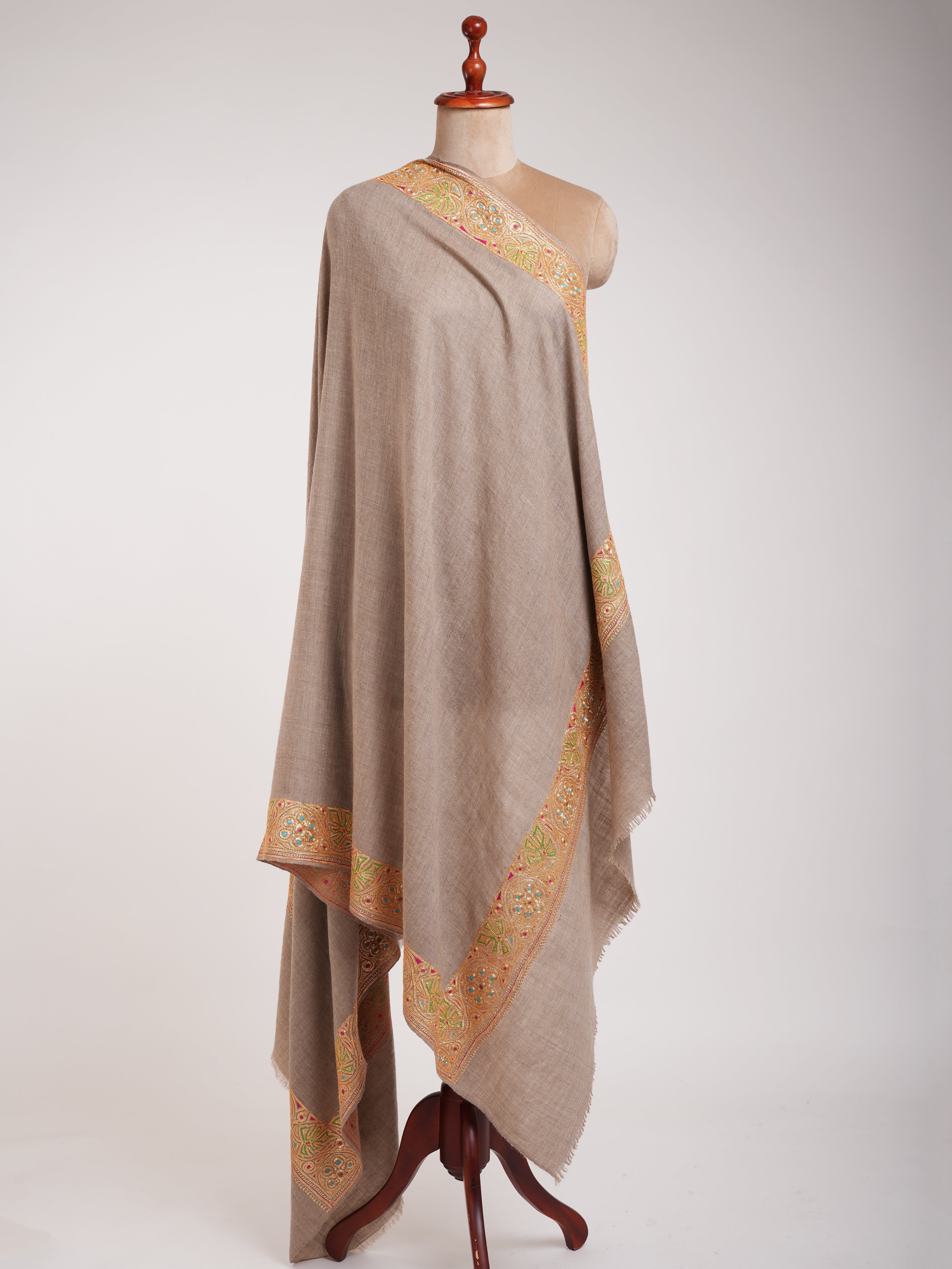 Scialle Pashmina ricamato Tilla in oro beige naturale