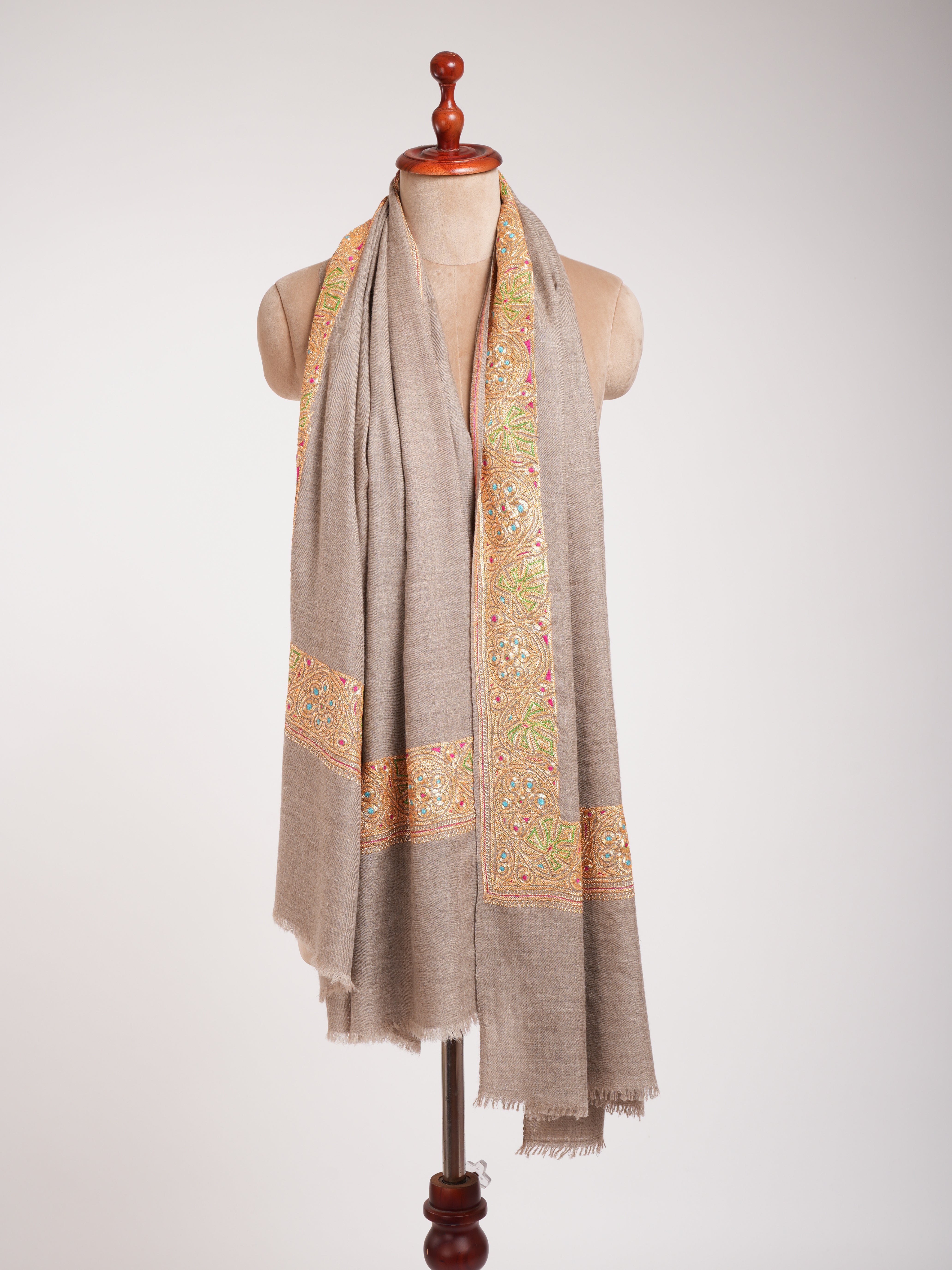 Scialle Pashmina ricamato Tilla in oro beige naturale