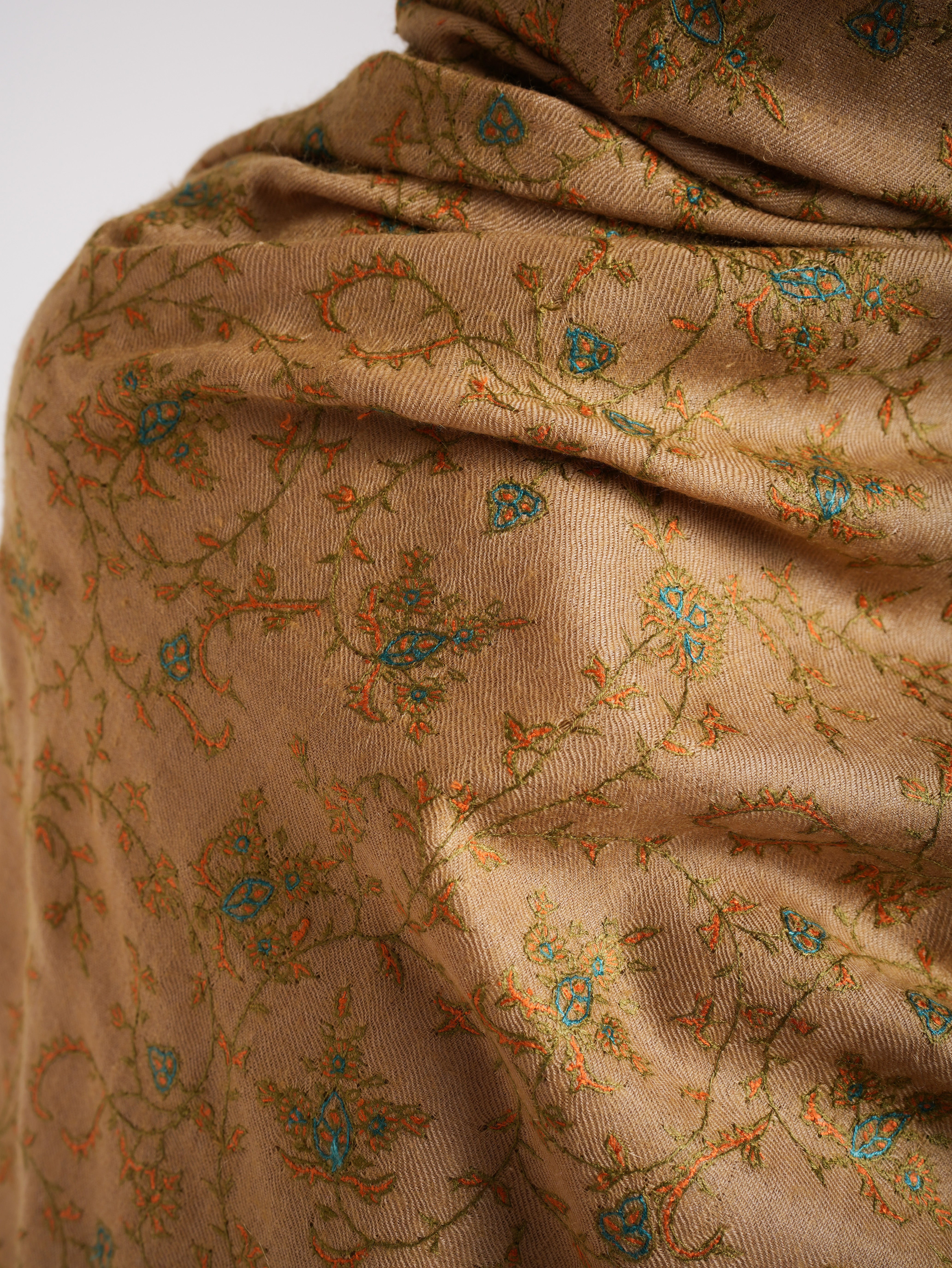 XL Golden Palm Autentico Pashmina indiano con ricamo Sozni.