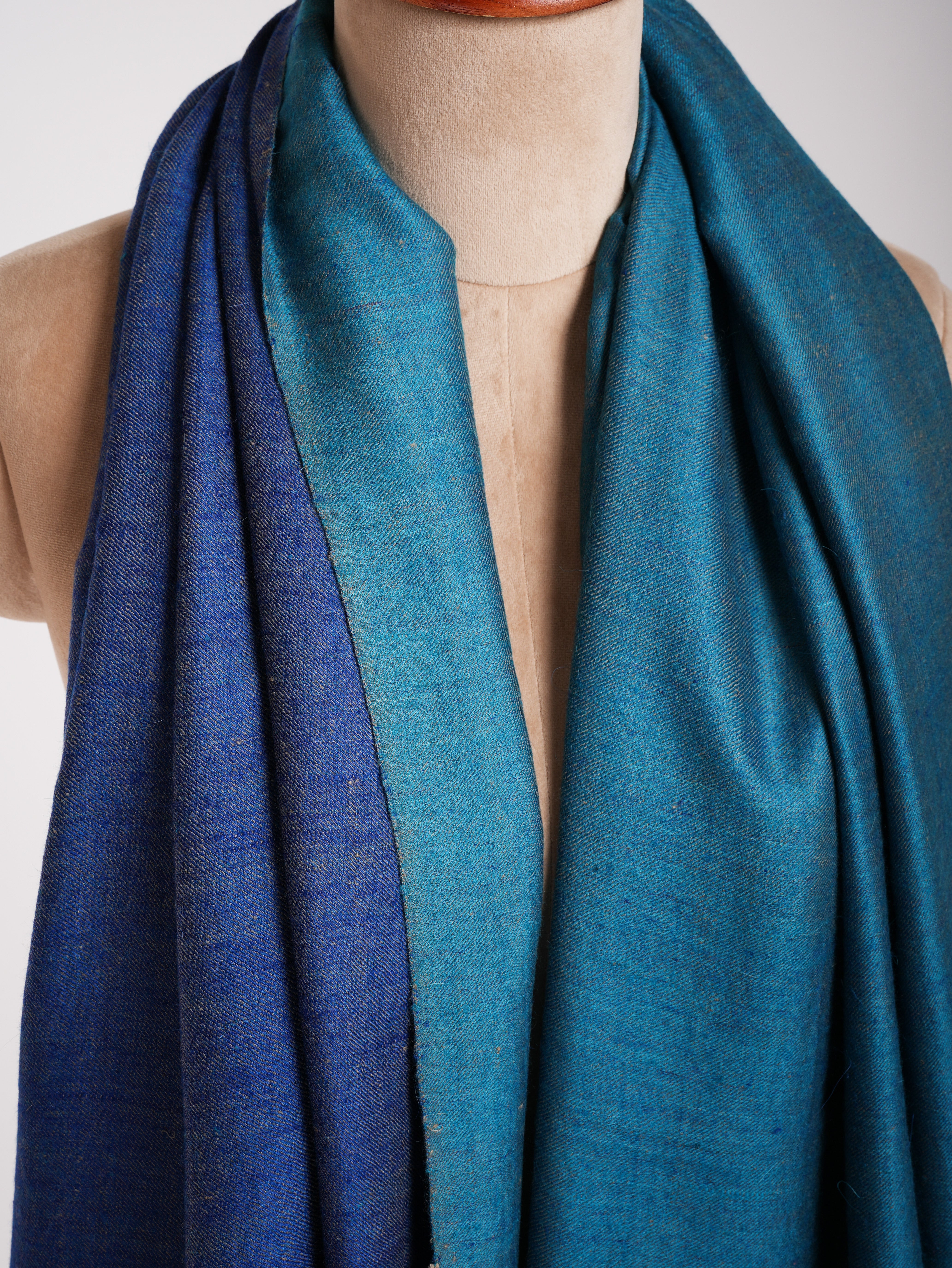 Shades de châle de pashmina soyeuse pur bleu pure