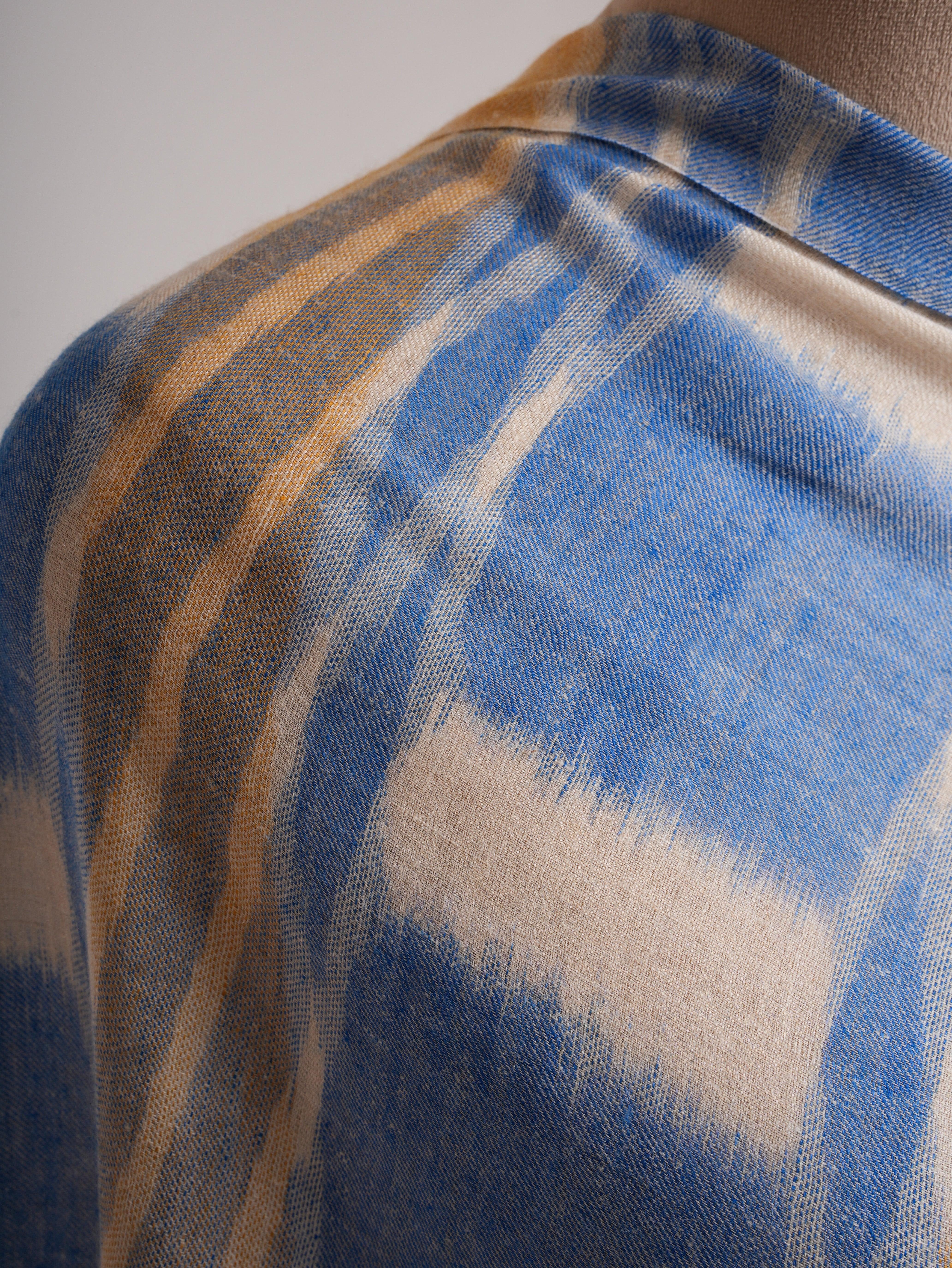 Featherlight Handwoven Ikat Kashmiri Pashmina Shawl