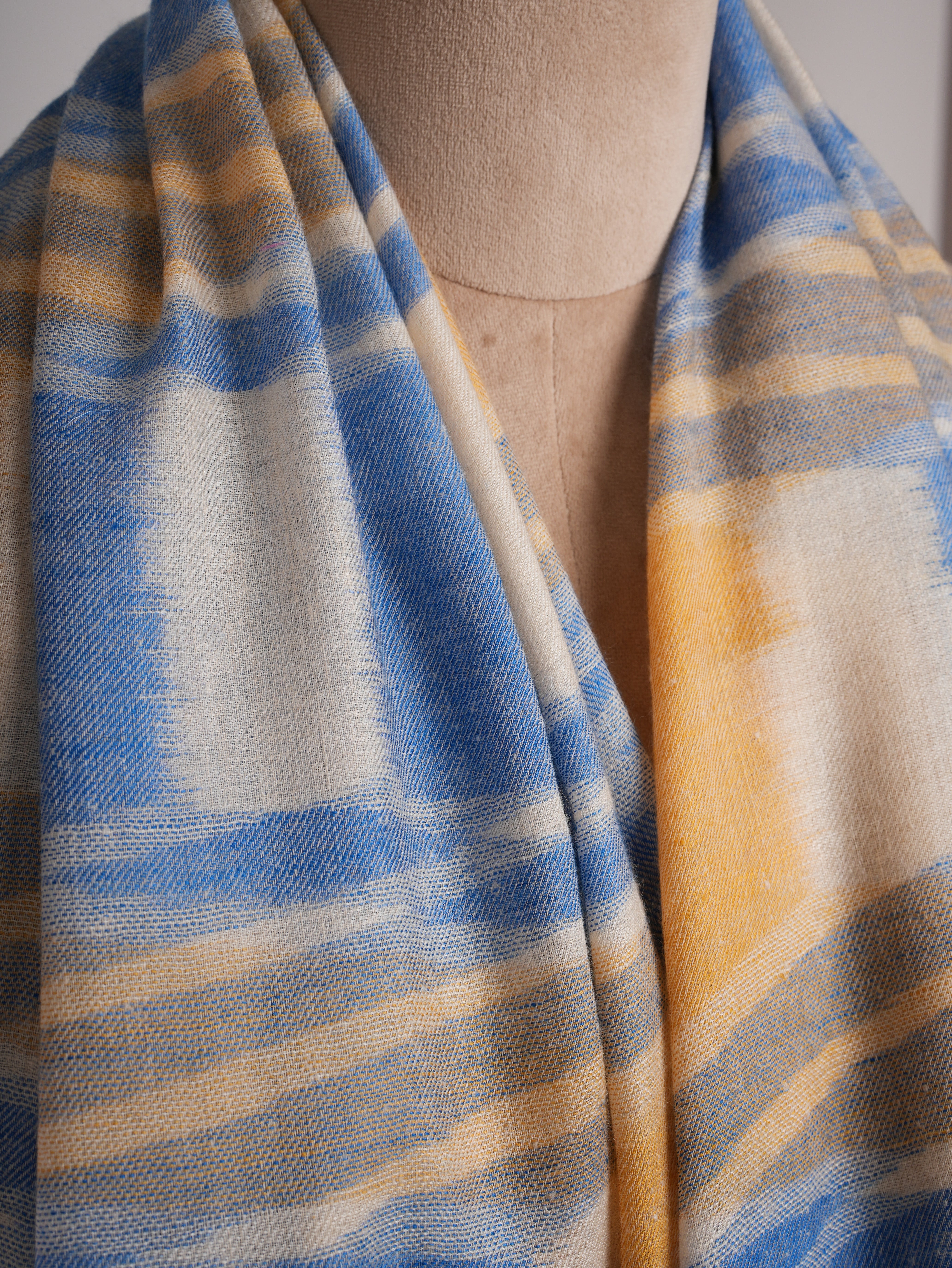 Featherlight Handwoven Ikat Kashmiri Pashmina Shawl