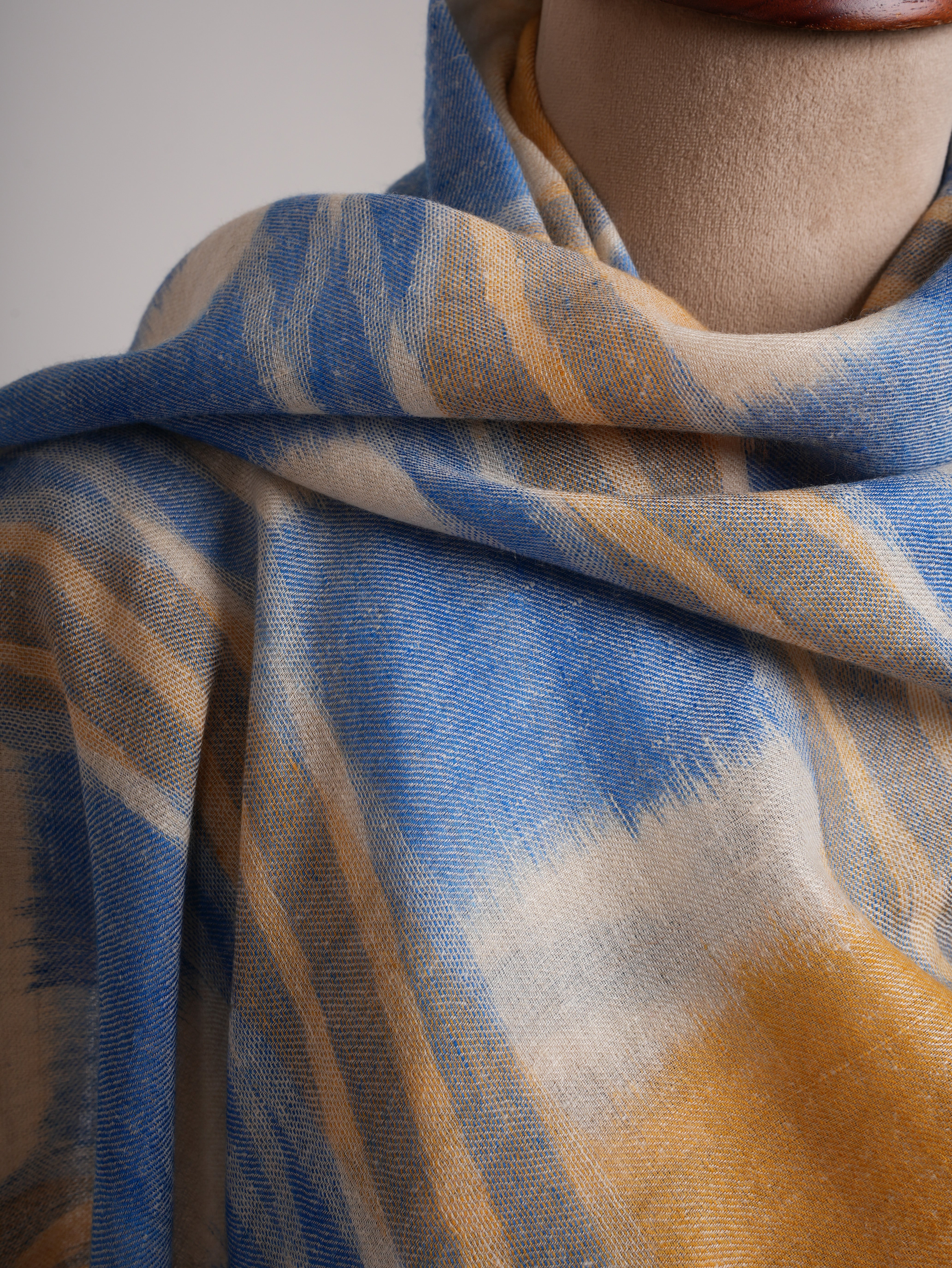 Featherlight Handwoven Ikat Kashmiri Pashmina Shawl