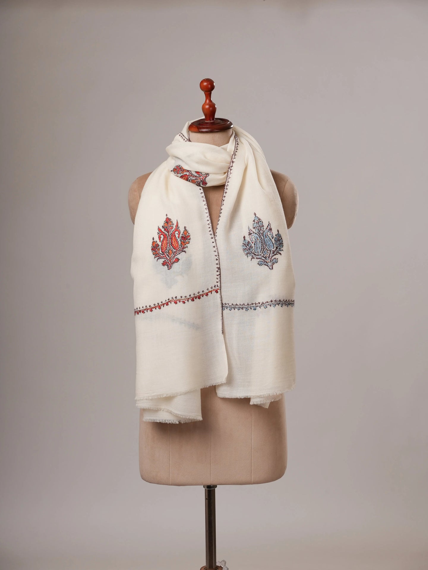 Aksi Hand Embroidered Fine Wool White Shawl Shahkaar