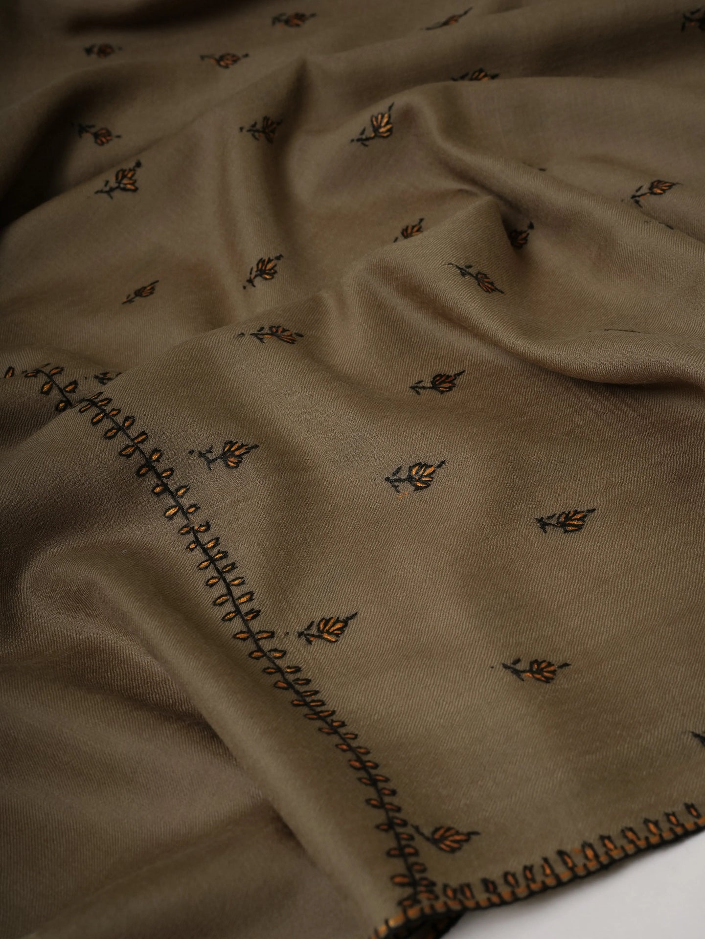 Machie Buteh Hand Embroidered Fine Wool Shawl Shahkaar