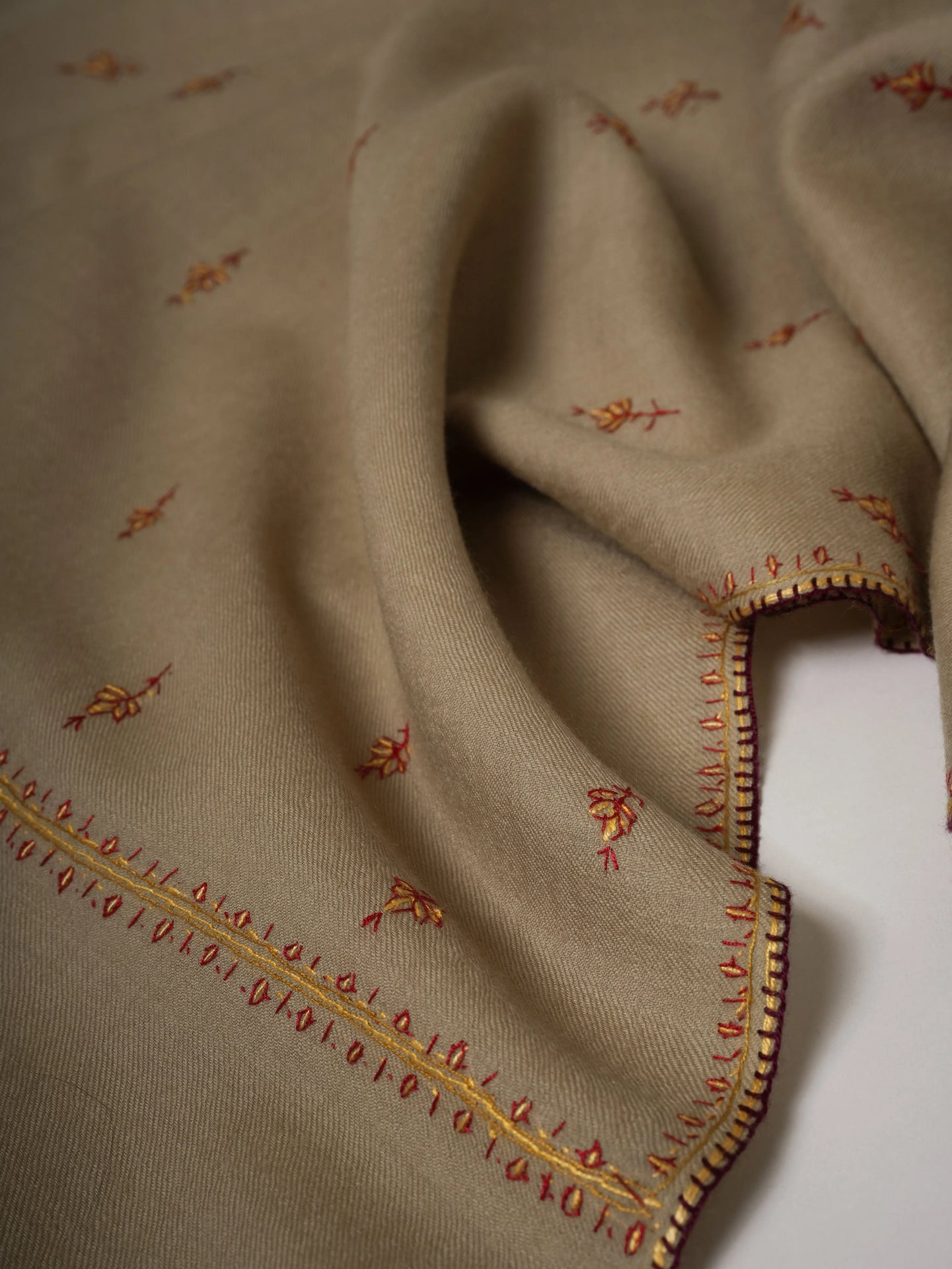 Machie Booti Hand Embroidered Fine Wool Soft Shawl Shahkaar