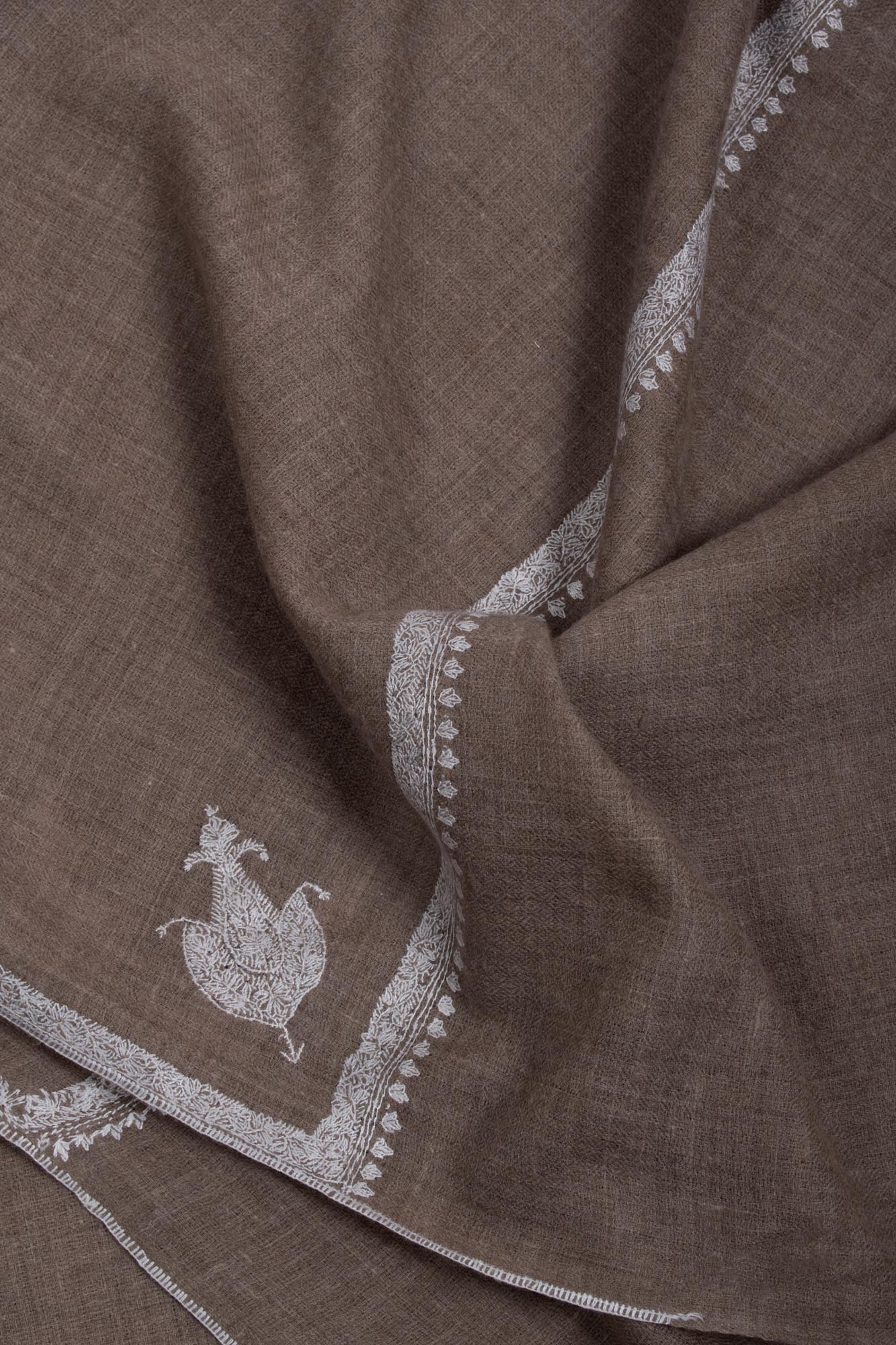 Grey integrato a mano ricamato artisticamente Pashmina Wrap - Street
