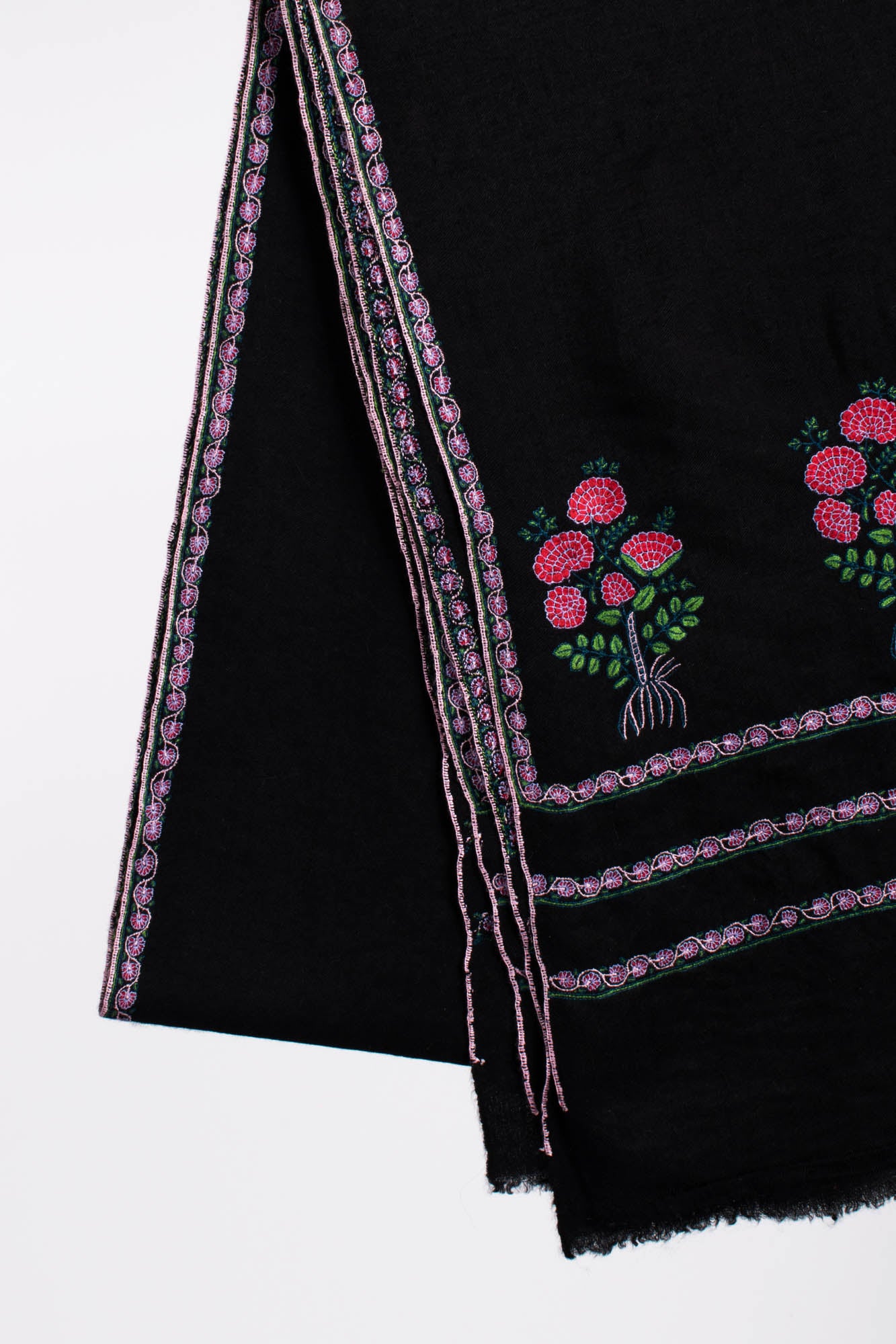 黑色Mughal Motif Kashmiri Pashmina-窗户