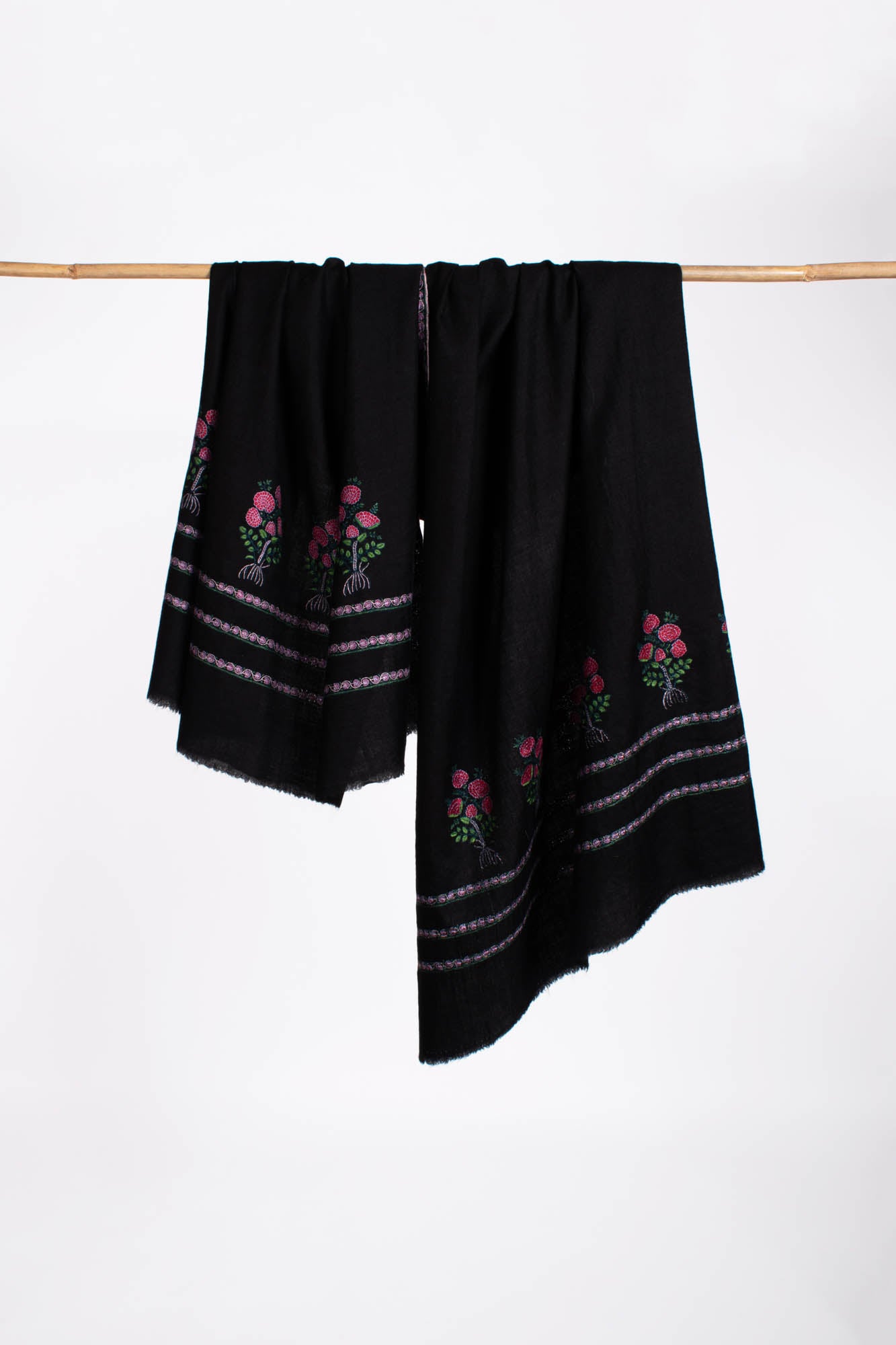 黑色Mughal Motif Kashmiri Pashmina-窗户