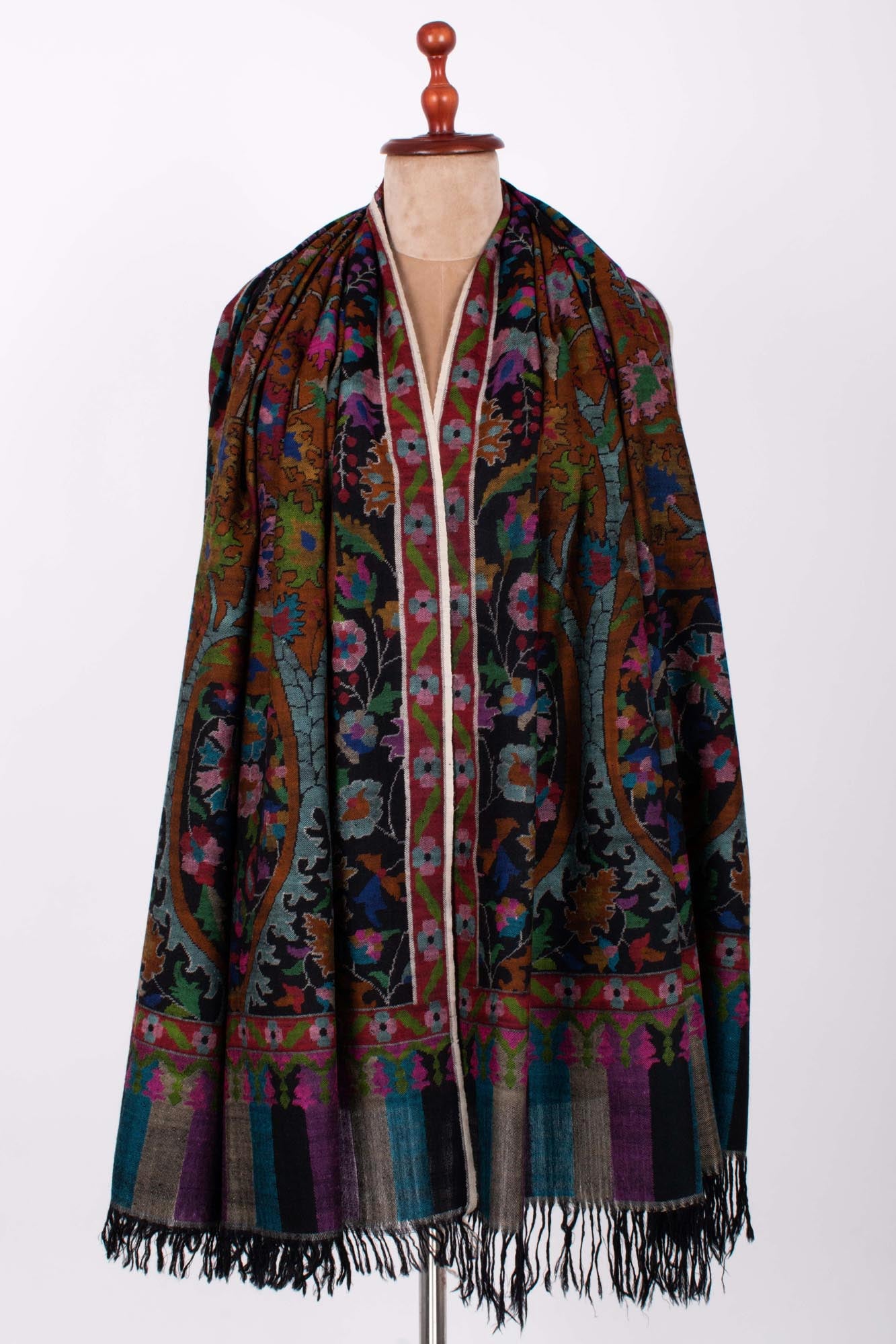 Châle de pashmina Kani Black à la main - éblouir