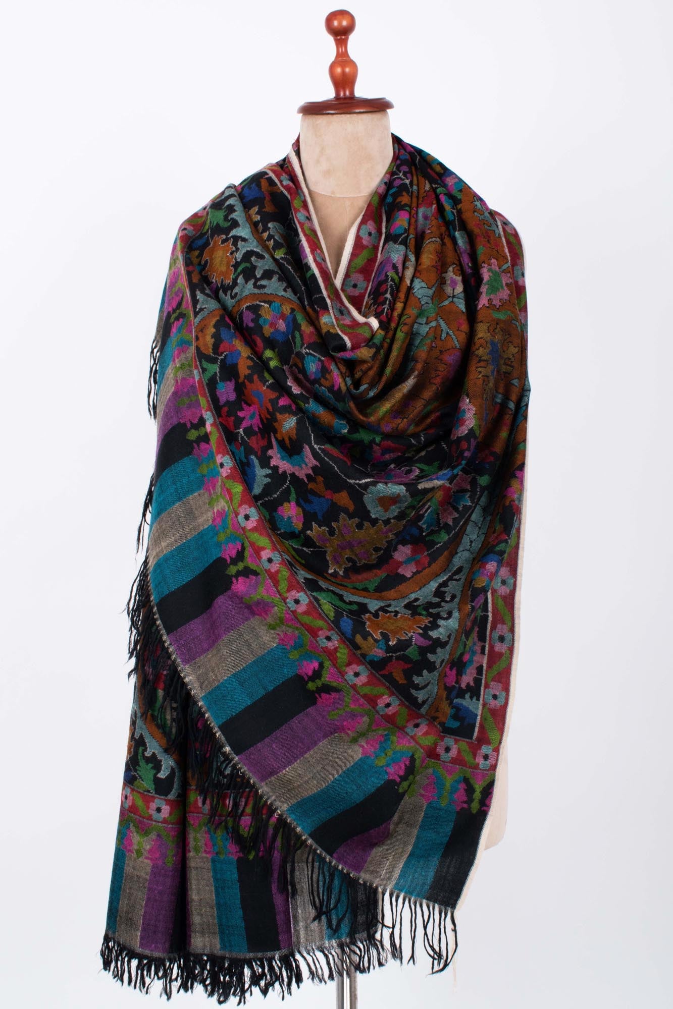 Châle de pashmina Kani Black à la main - éblouir