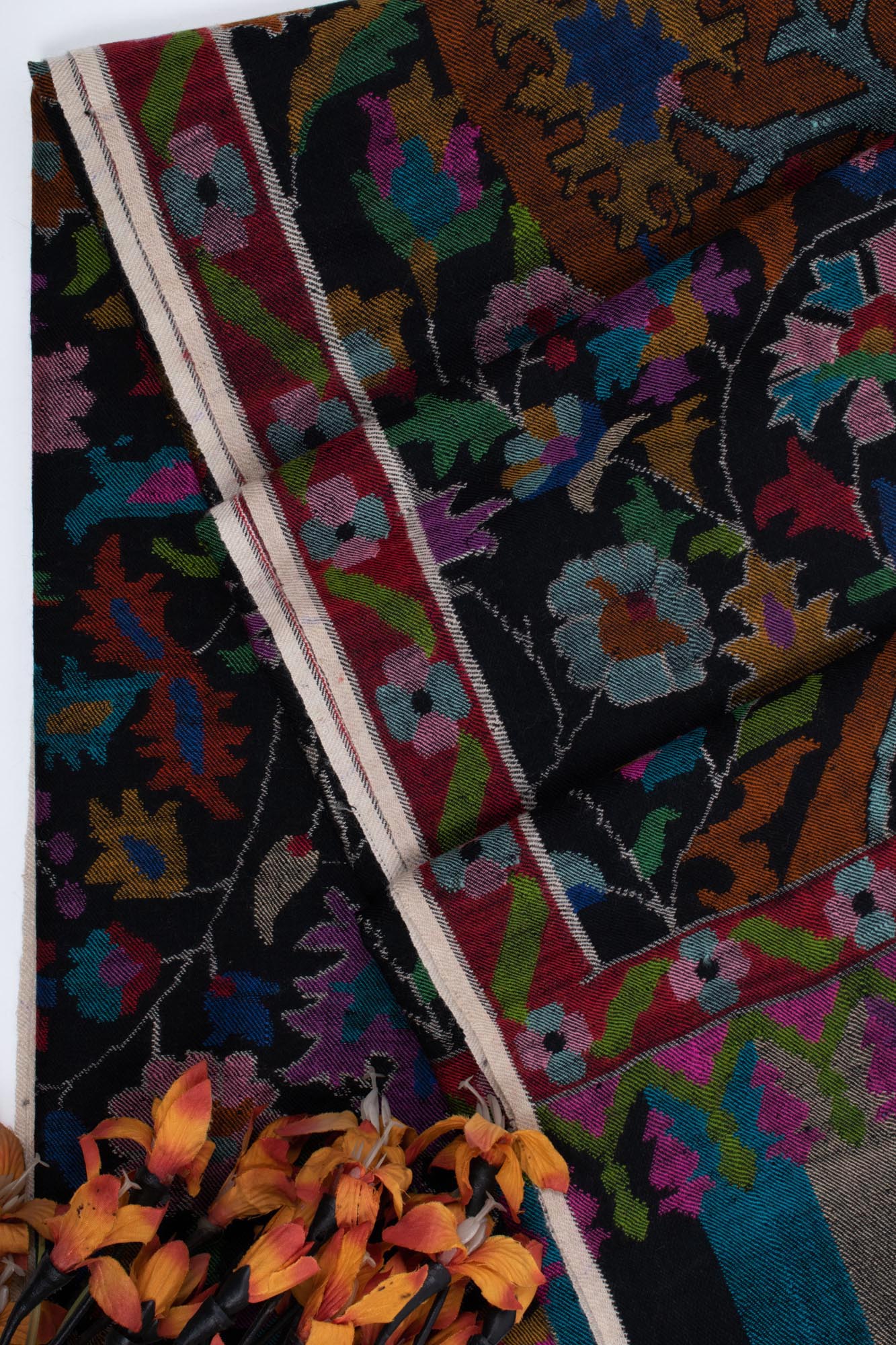 Châle de pashmina Kani Black à la main - éblouir