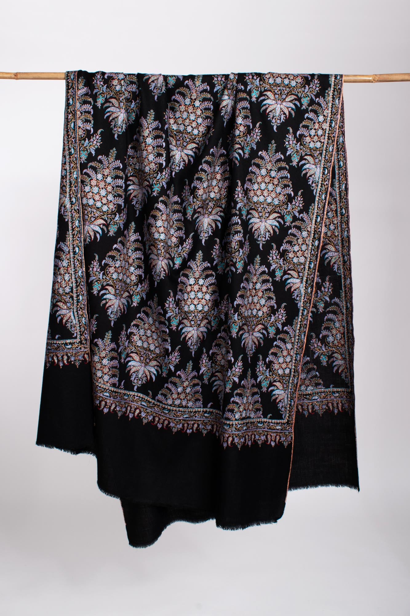 Black Broidered Cachemiri Pashmina Châle - Macclesfield