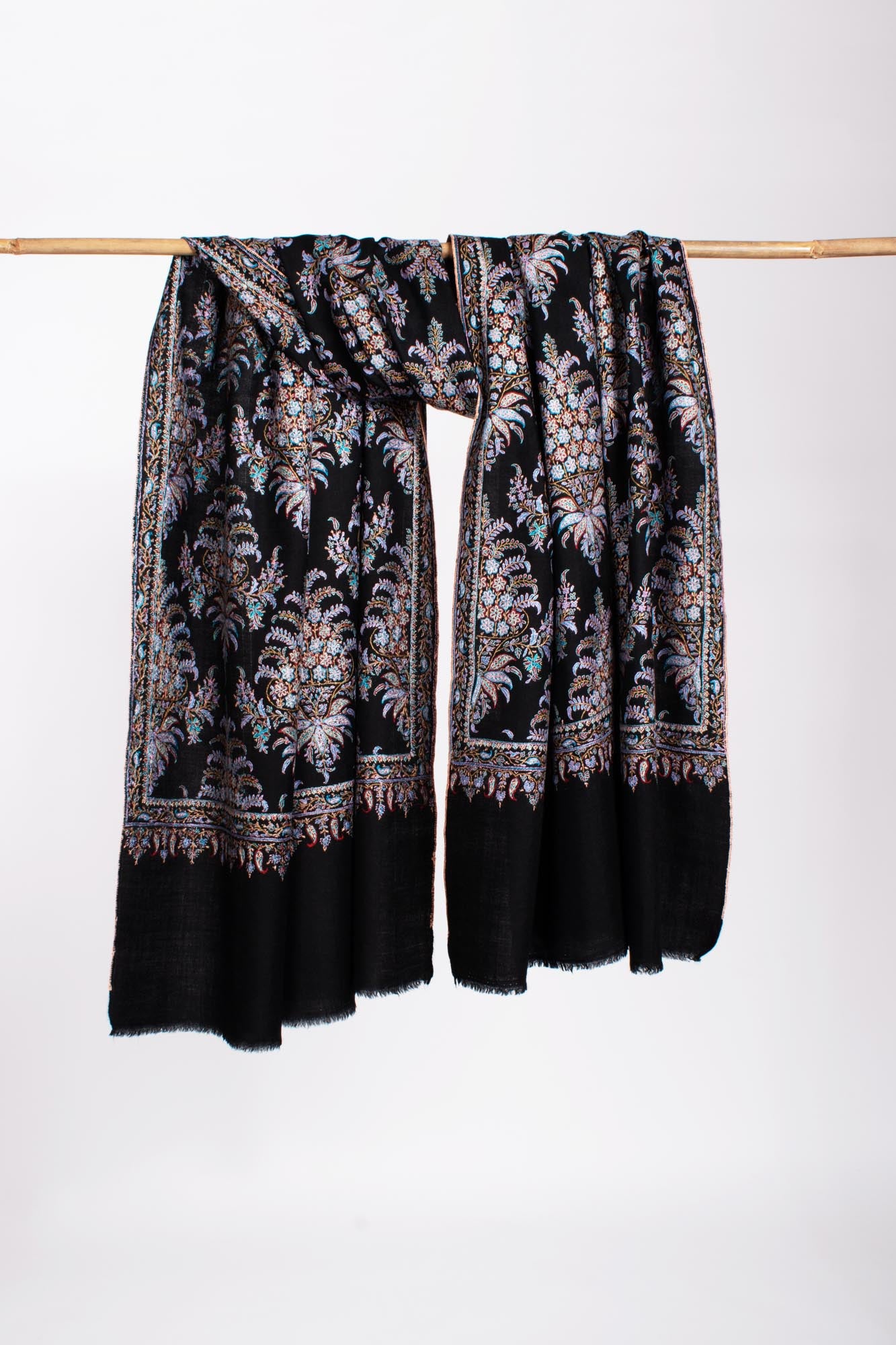 Black Broidered Cachemiri Pashmina Châle - Macclesfield