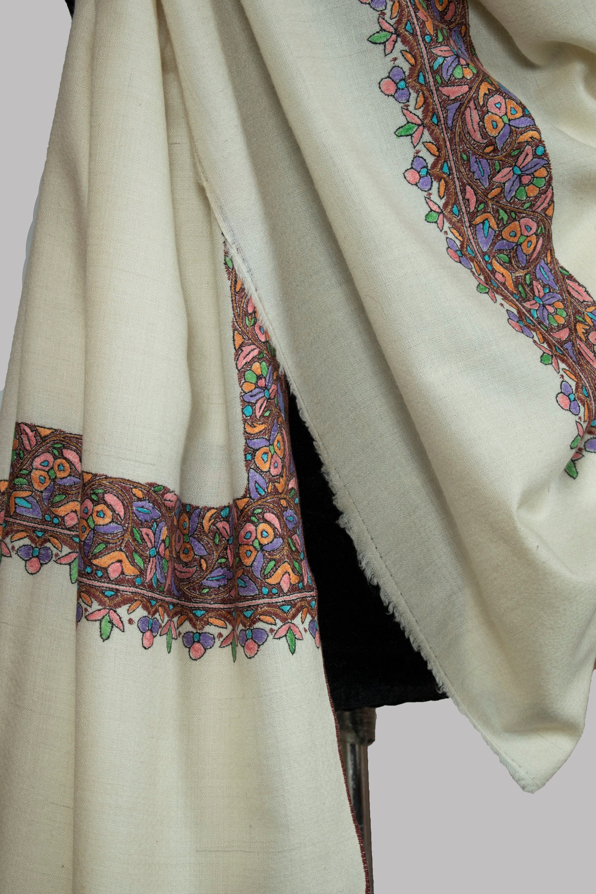 经过认证的边境Sozni Pure Pashmina/Cashmere围巾/披肩,手工编织的手工织机和手工绣在克什米尔,豪华,杰作。