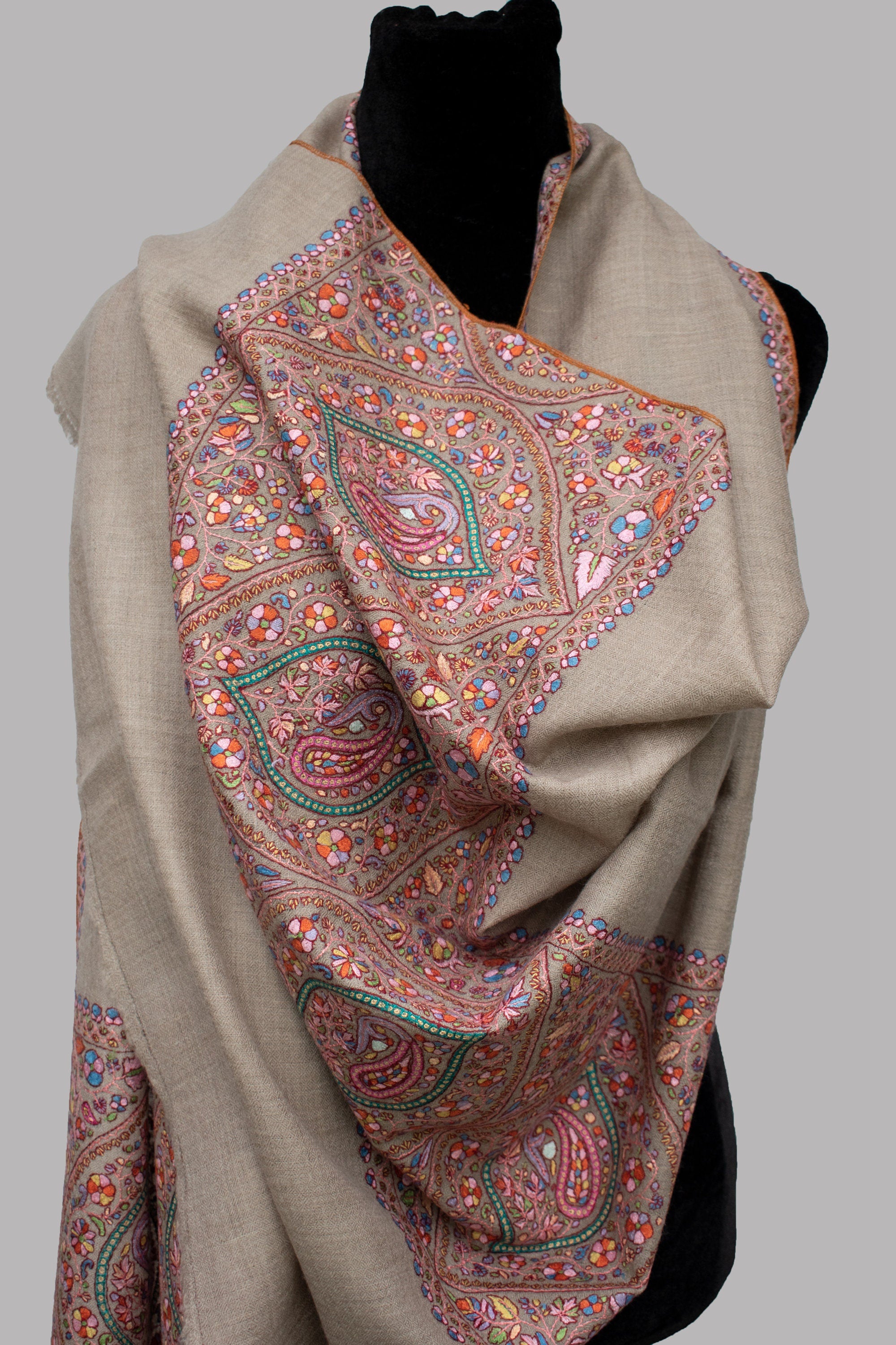 Palla Hand Sozni Pure Pashmina/Cashmere围巾,手工编织在手织机上,手工绣在克什米尔,豪华,杰作。