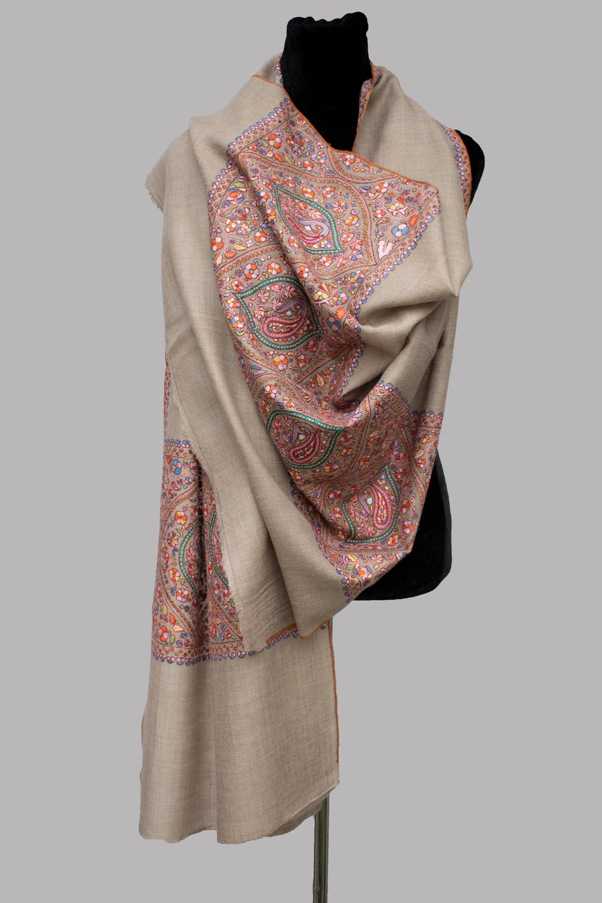 Palla Hand Sozni Pure Pashmina/Cashmere围巾,手工编织在手织机上,手工绣在克什米尔,豪华,杰作。