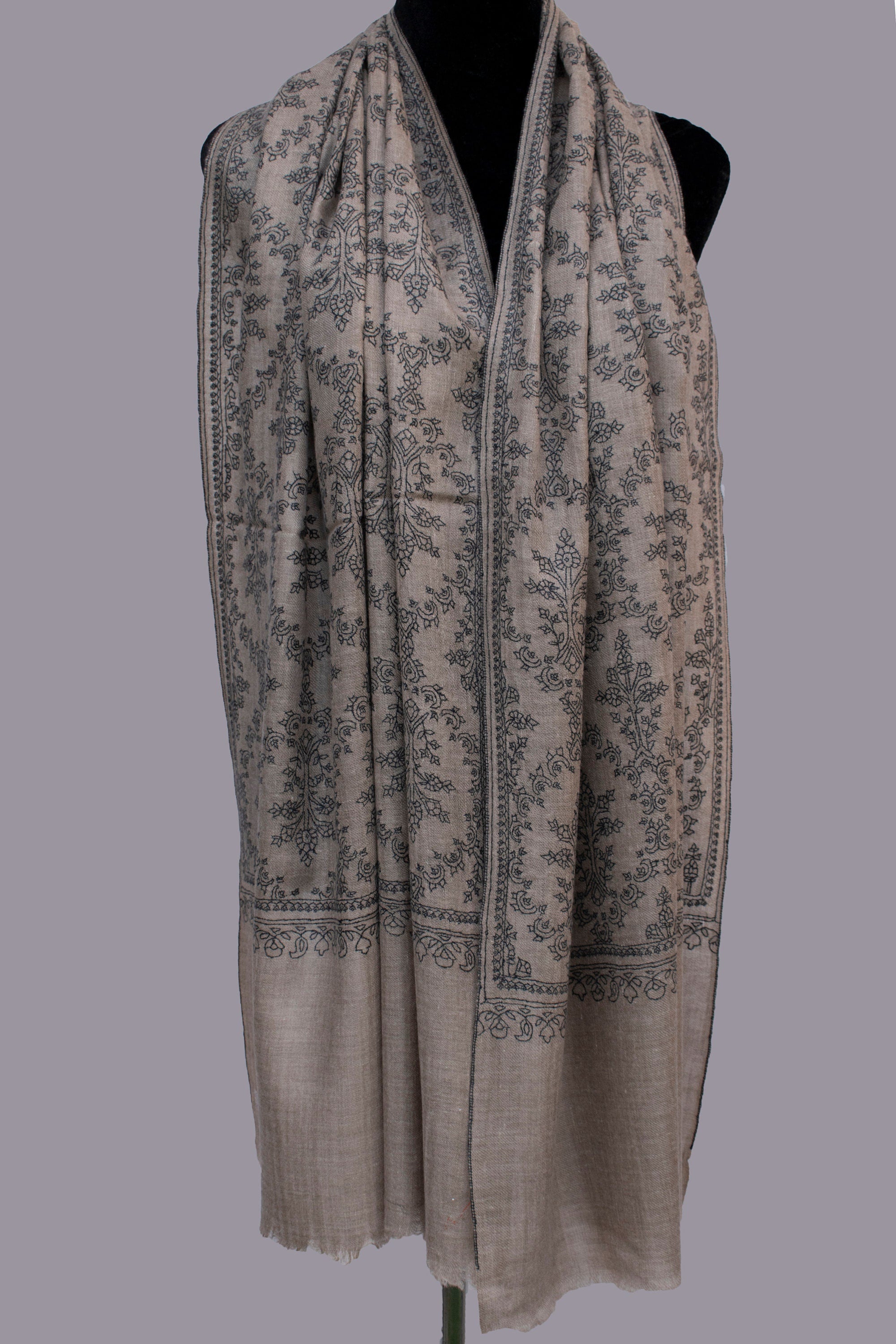 Sciarpa di pura pashmina naturale grigia Avvolgente in cashmere Jali, tessuto a mano, ricamato a mano