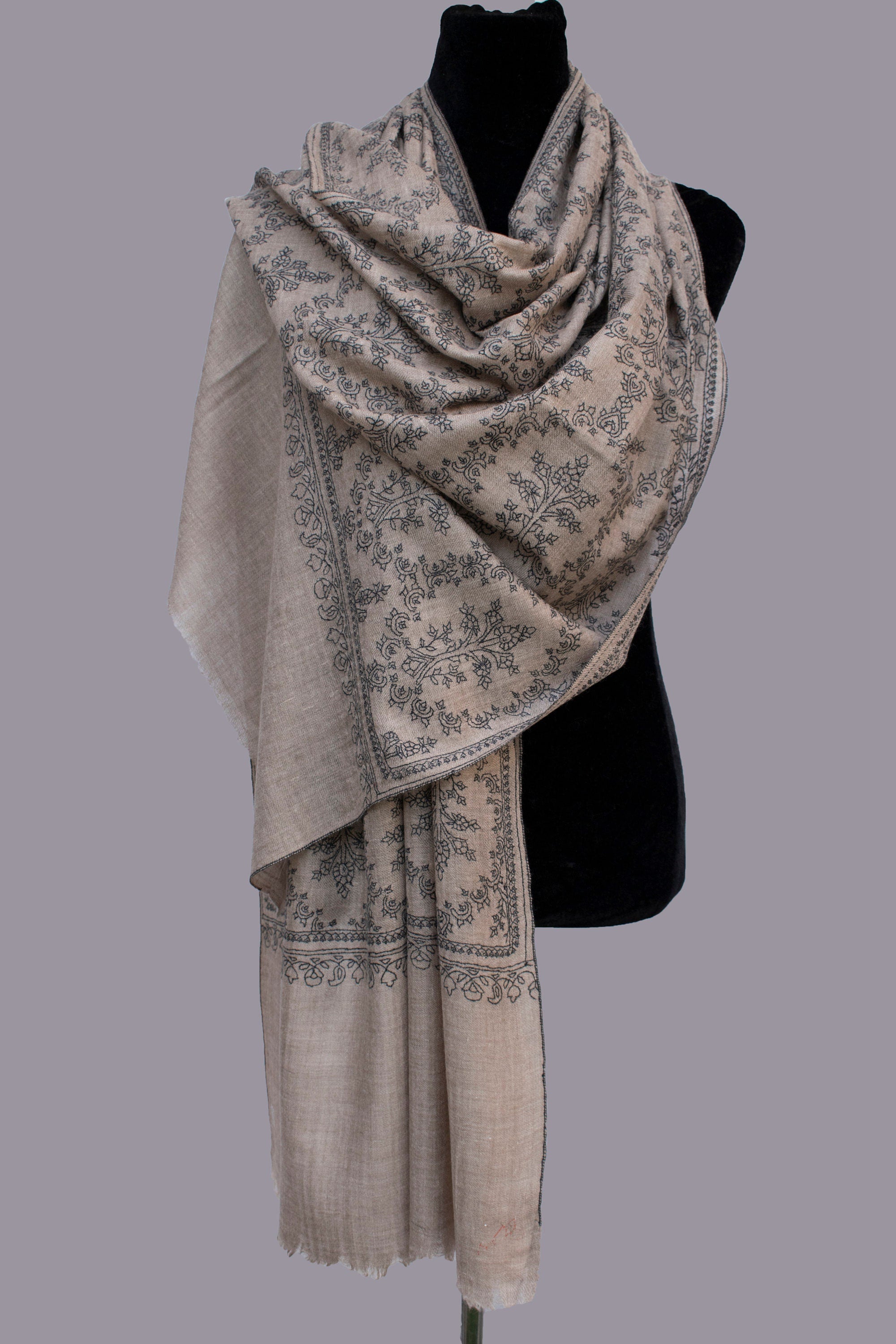 Sciarpa di pura pashmina naturale grigia Avvolgente in cashmere Jali, tessuto a mano, ricamato a mano