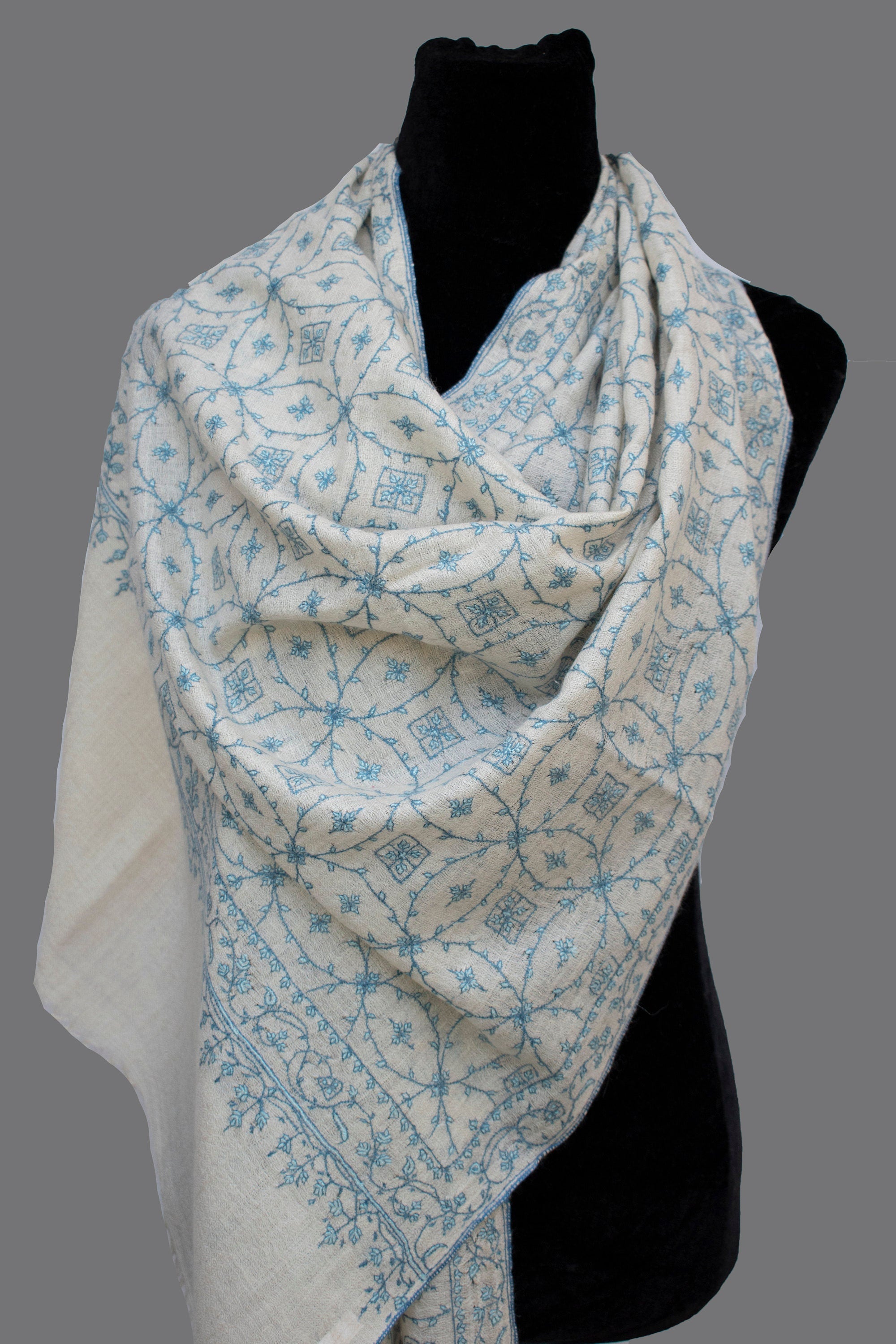 Enveloppement d’écharpe Pashmina en pur cachemire blanc avec broderie all-over, métier à tisser à main, broderie à la main