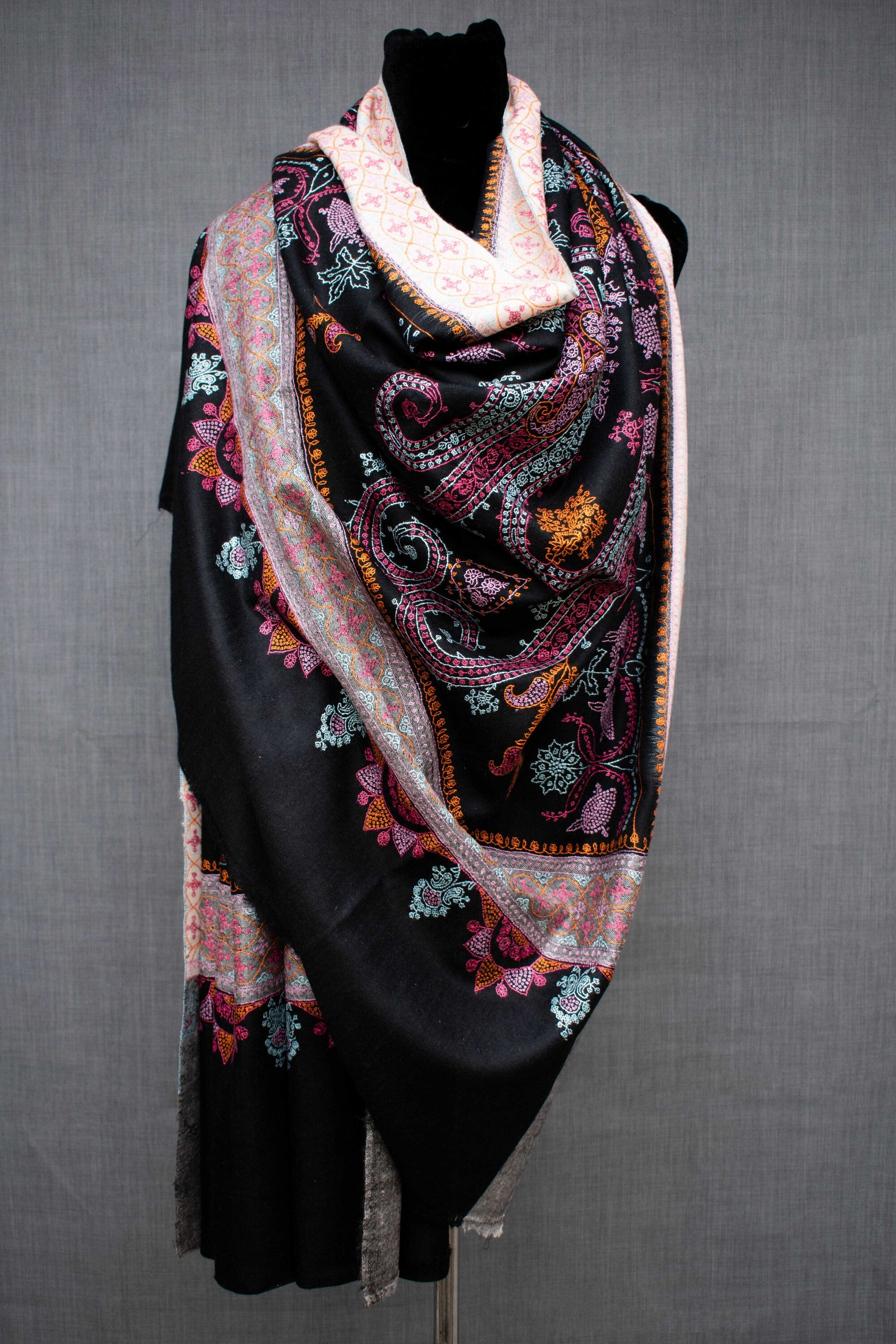 黑色克什米尔手工披肩,纯Pashmina,手工编织,手工刺绣。