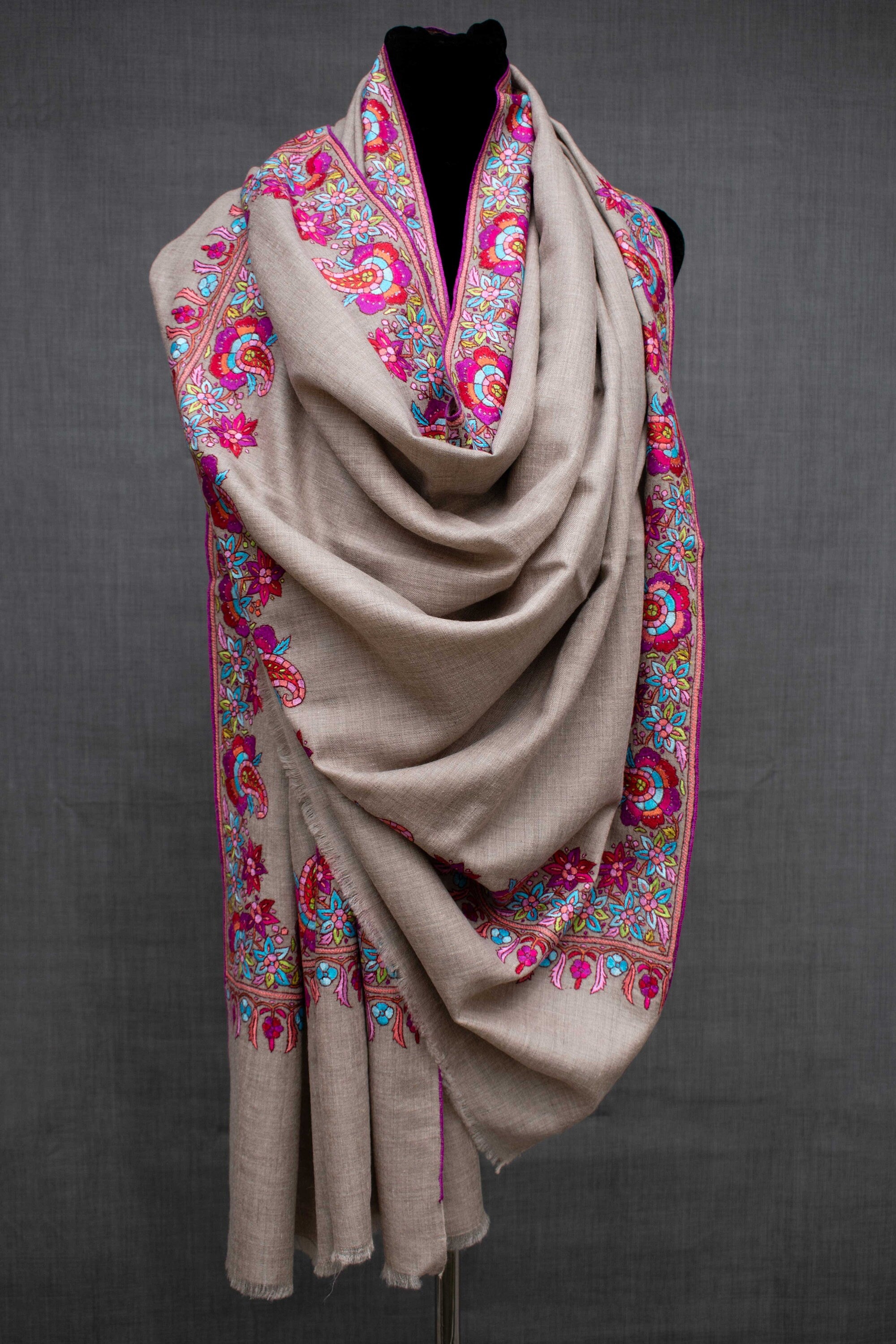 Châle Pashmina brodé en papier mâché, fabriqué au Cachemire