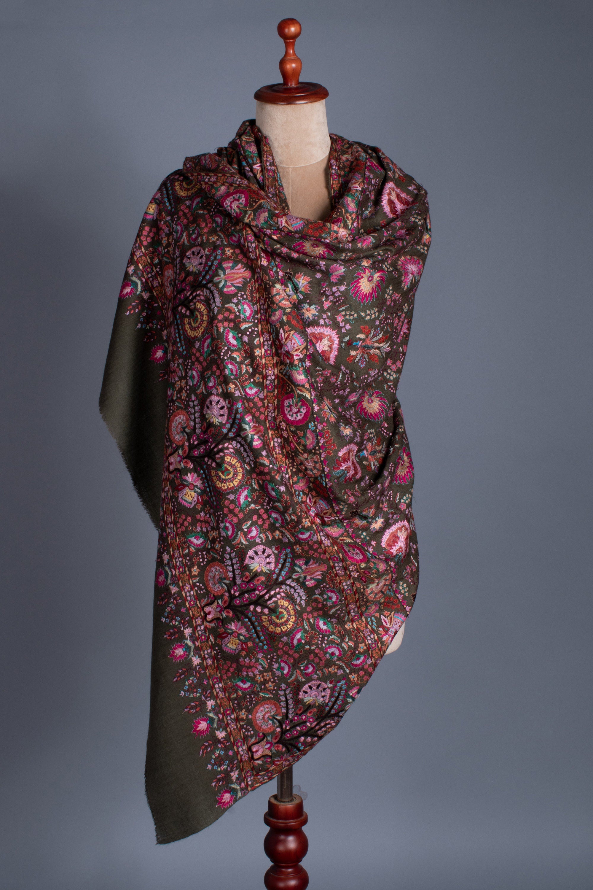 Regali di Natale, Scialle Pashmina del Kashmir, Avvolgimento ricamato indiano di lusso, Scialle ricamato a mano, Scialle esclusivo, 40x80" - CHALKY