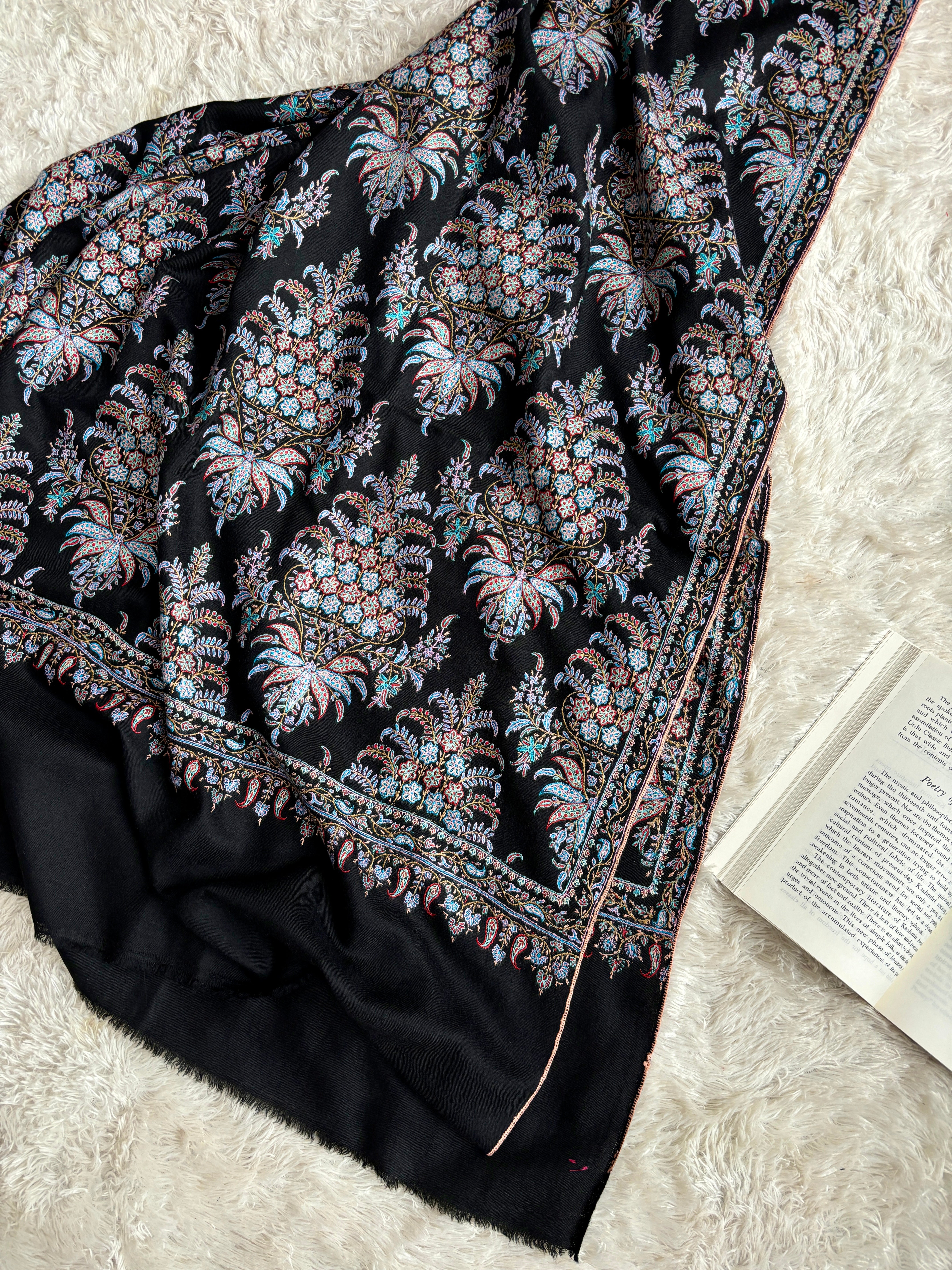 Black Broidered Cachemiri Pashmina Châle - Macclesfield