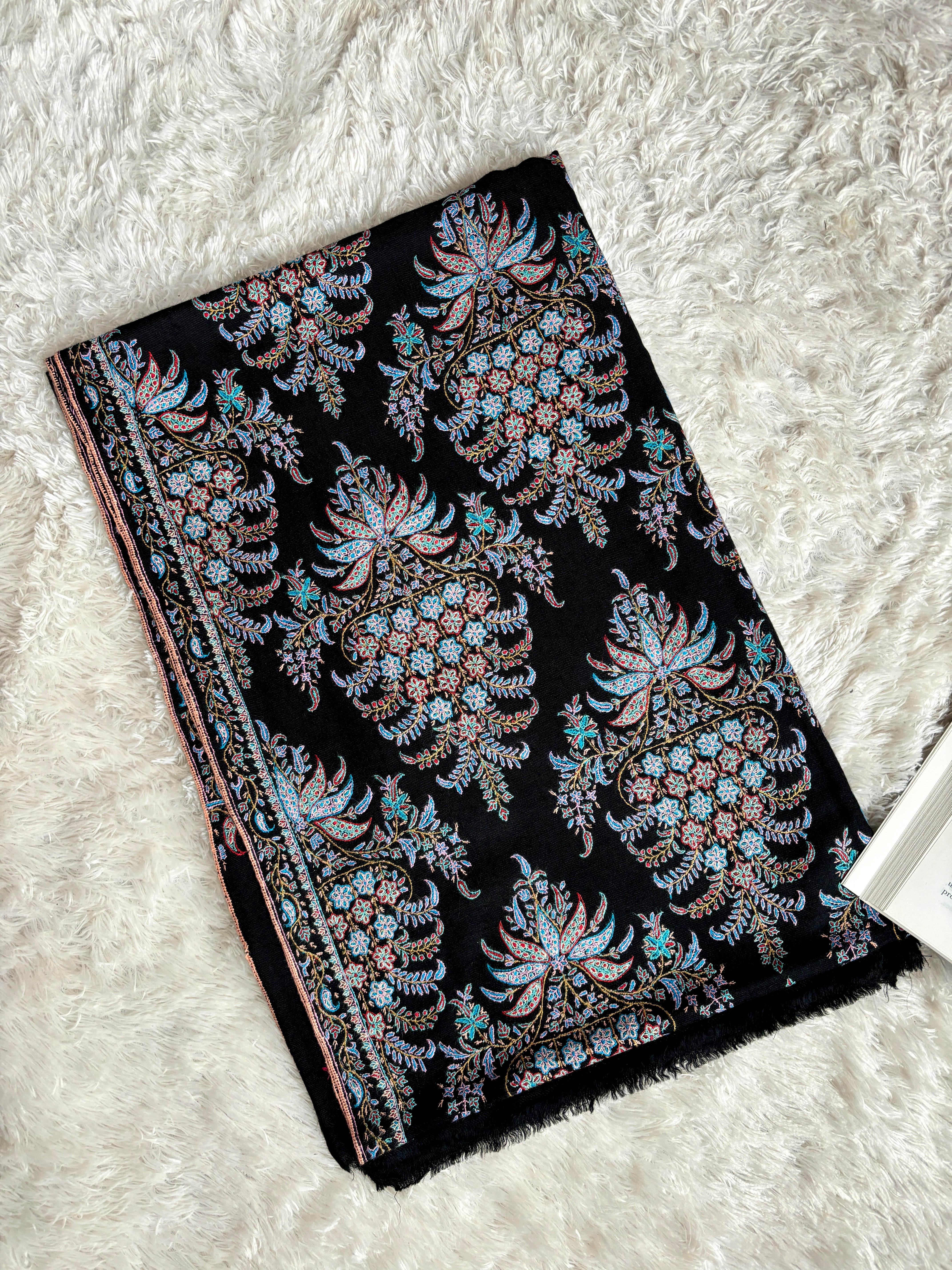 Black Broidered Cachemiri Pashmina Châle - Macclesfield