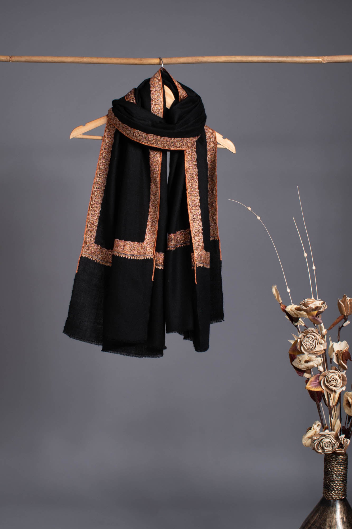 Jet Black Cashmere Pashmina Wrap ricamato a mano - Bucks