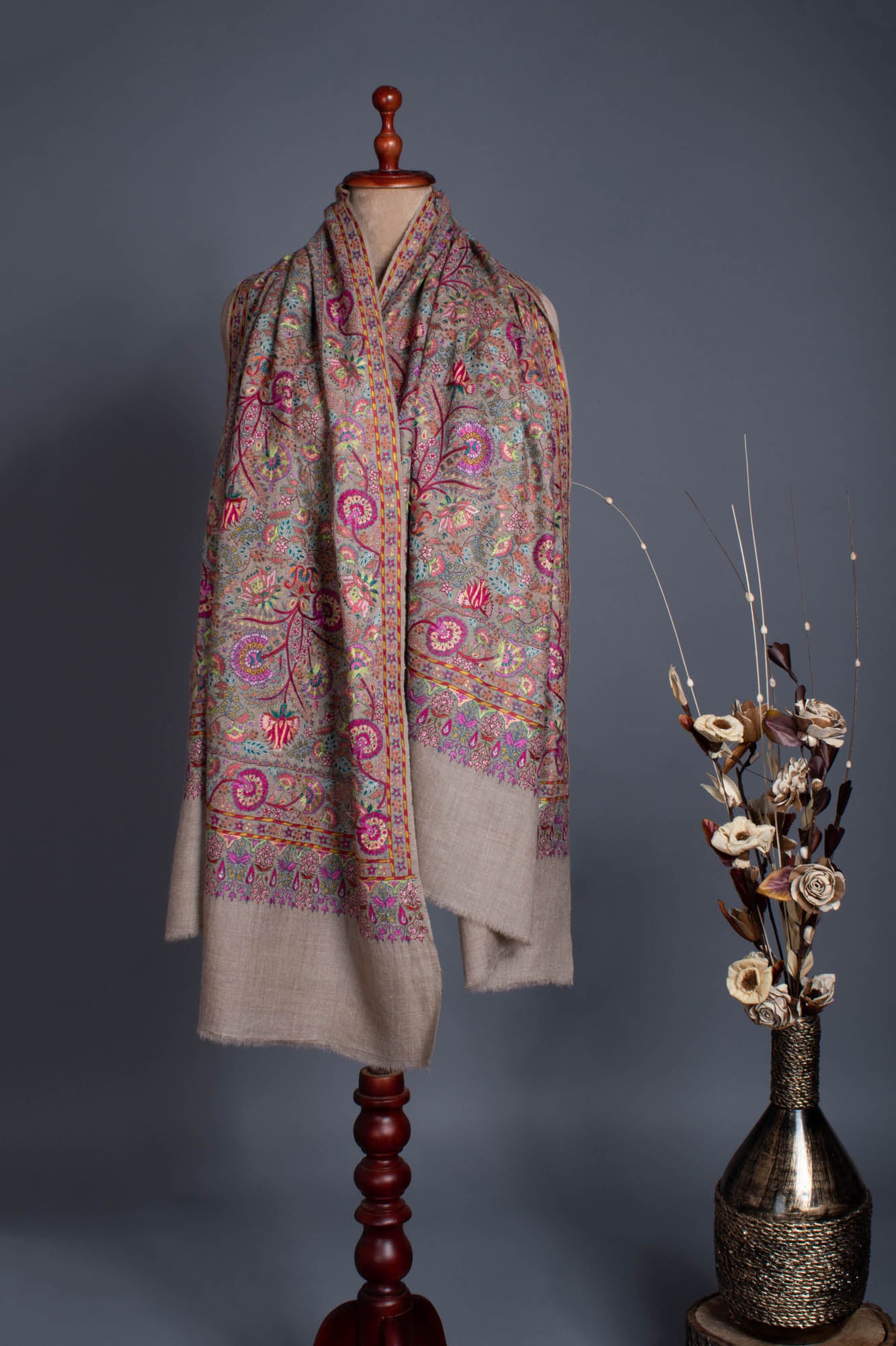 Moto Mughal Beige Jamavar Pashmina - Reynosa