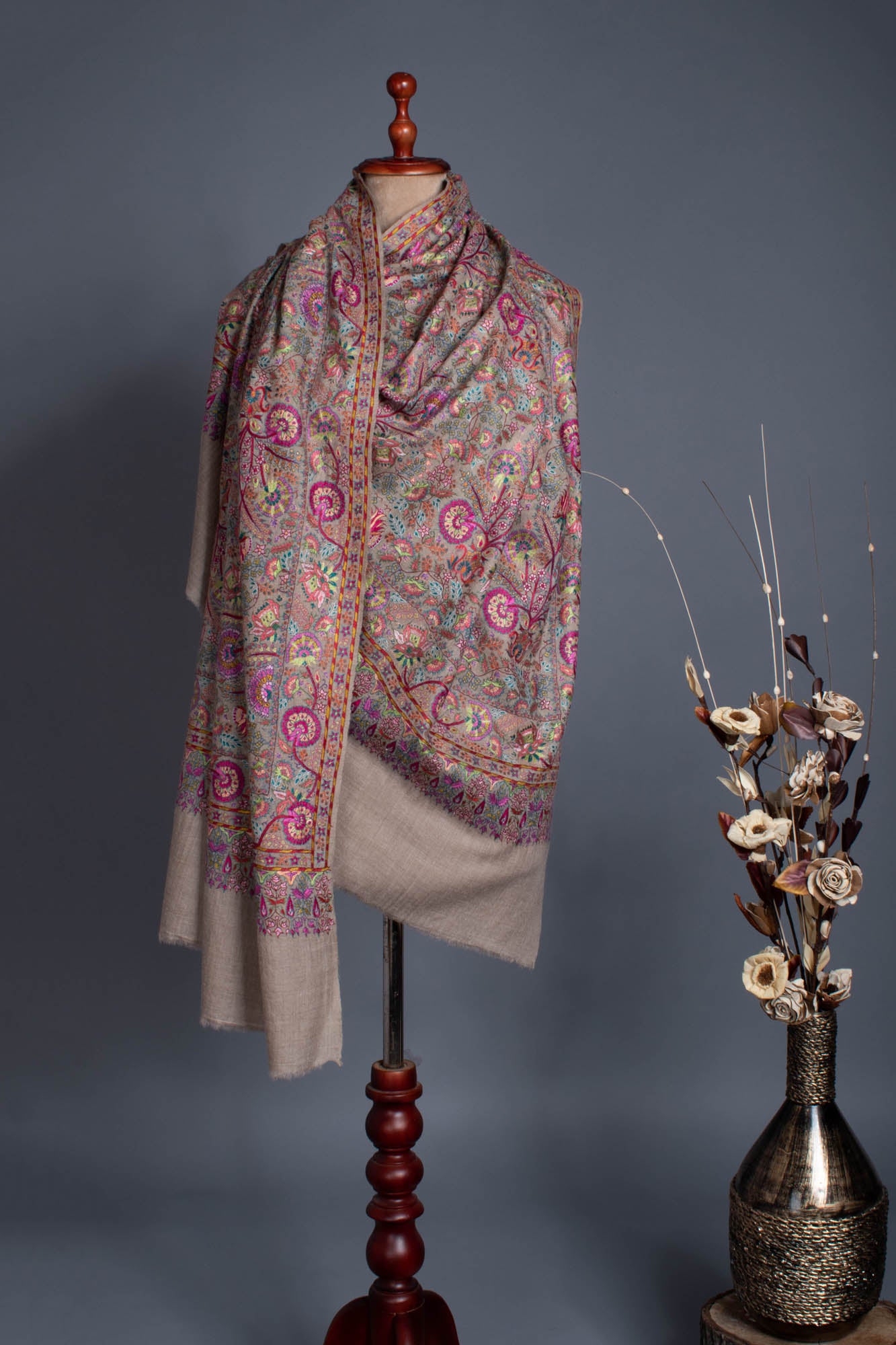 Moto Mughal Beige Jamavar Pashmina - Reynosa
