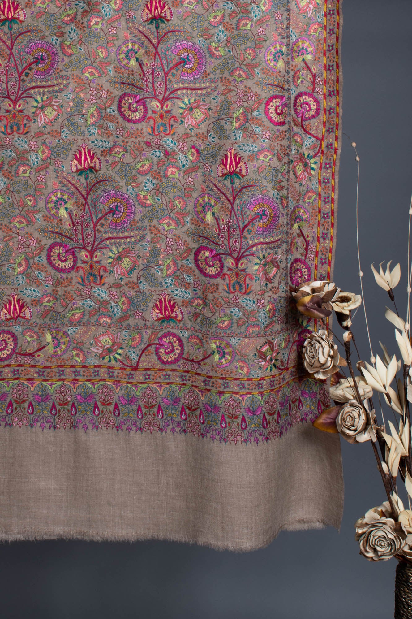 Moto Mughal Beige Jamavar Pashmina - Reynosa