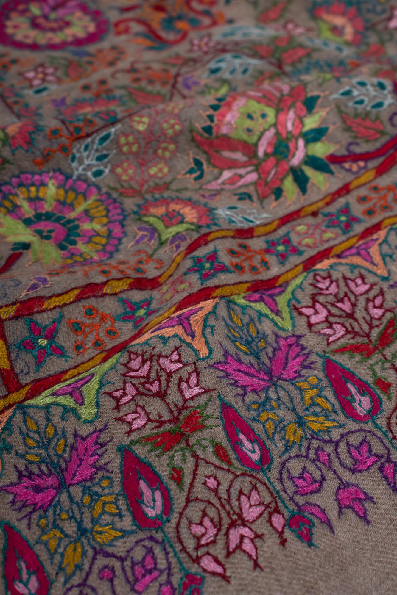 Moto Mughal Beige Jamavar Pashmina - Reynosa
