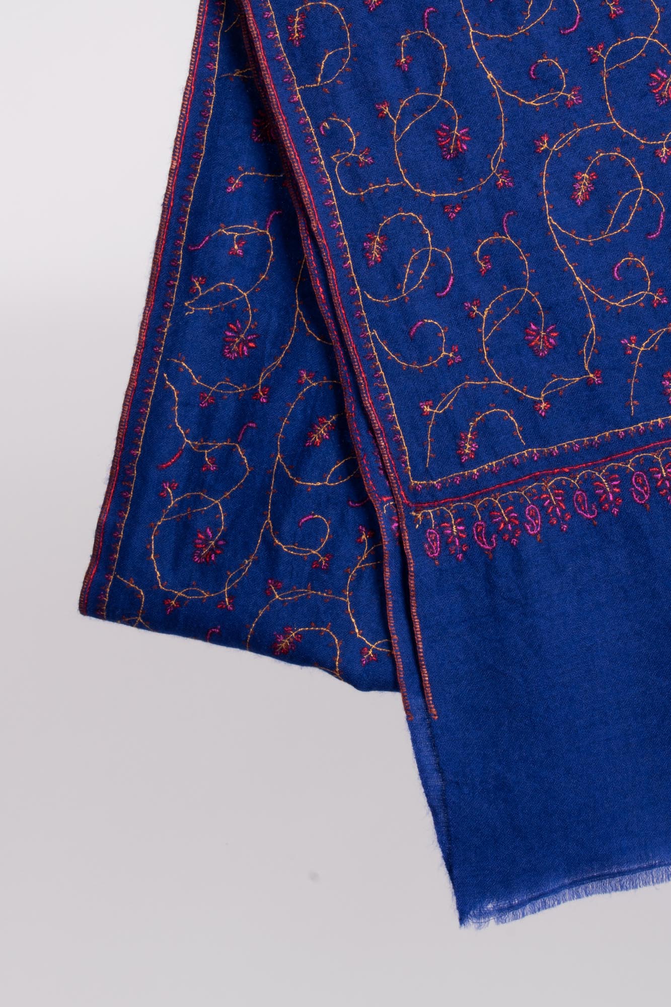 Écharpe à main en cachemire brodé à Indigo - USK