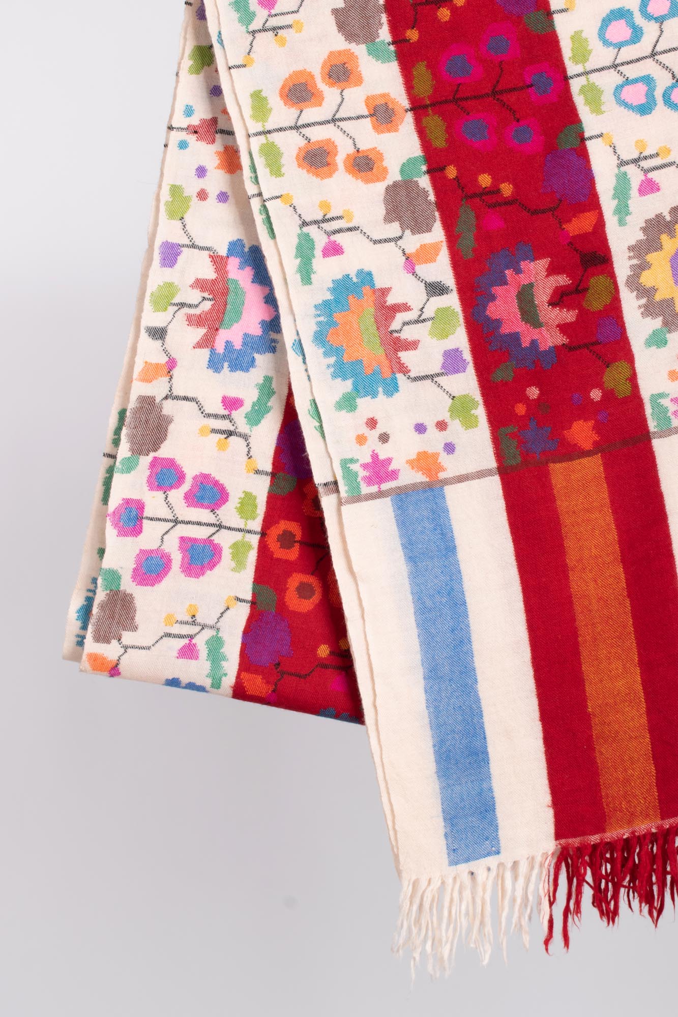 红色白色艺术织机Kani Pashmina披肩 - 艾尔斯伯里(Aylesbury)