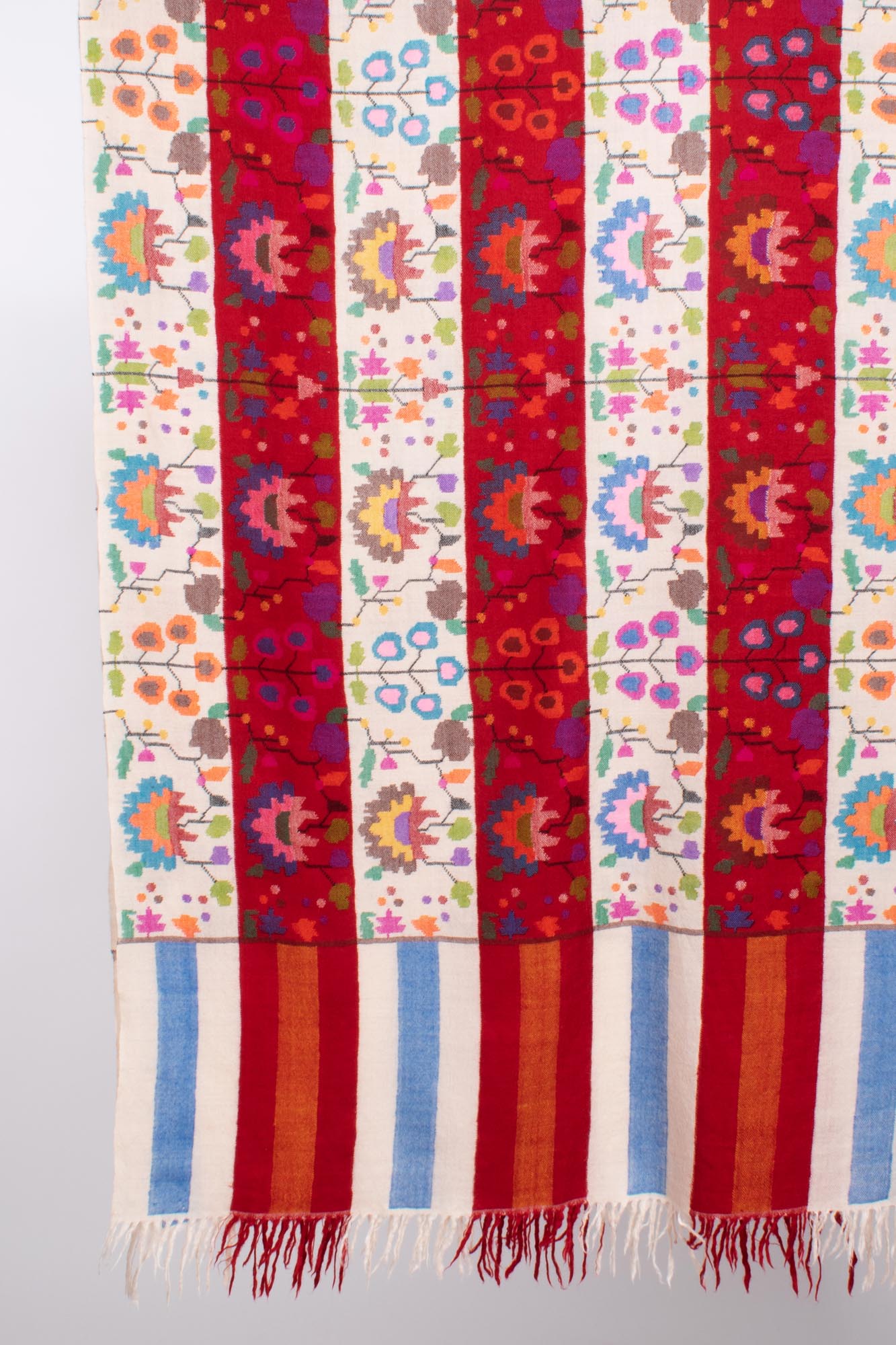 红色白色艺术织机Kani Pashmina披肩 - 艾尔斯伯里(Aylesbury)