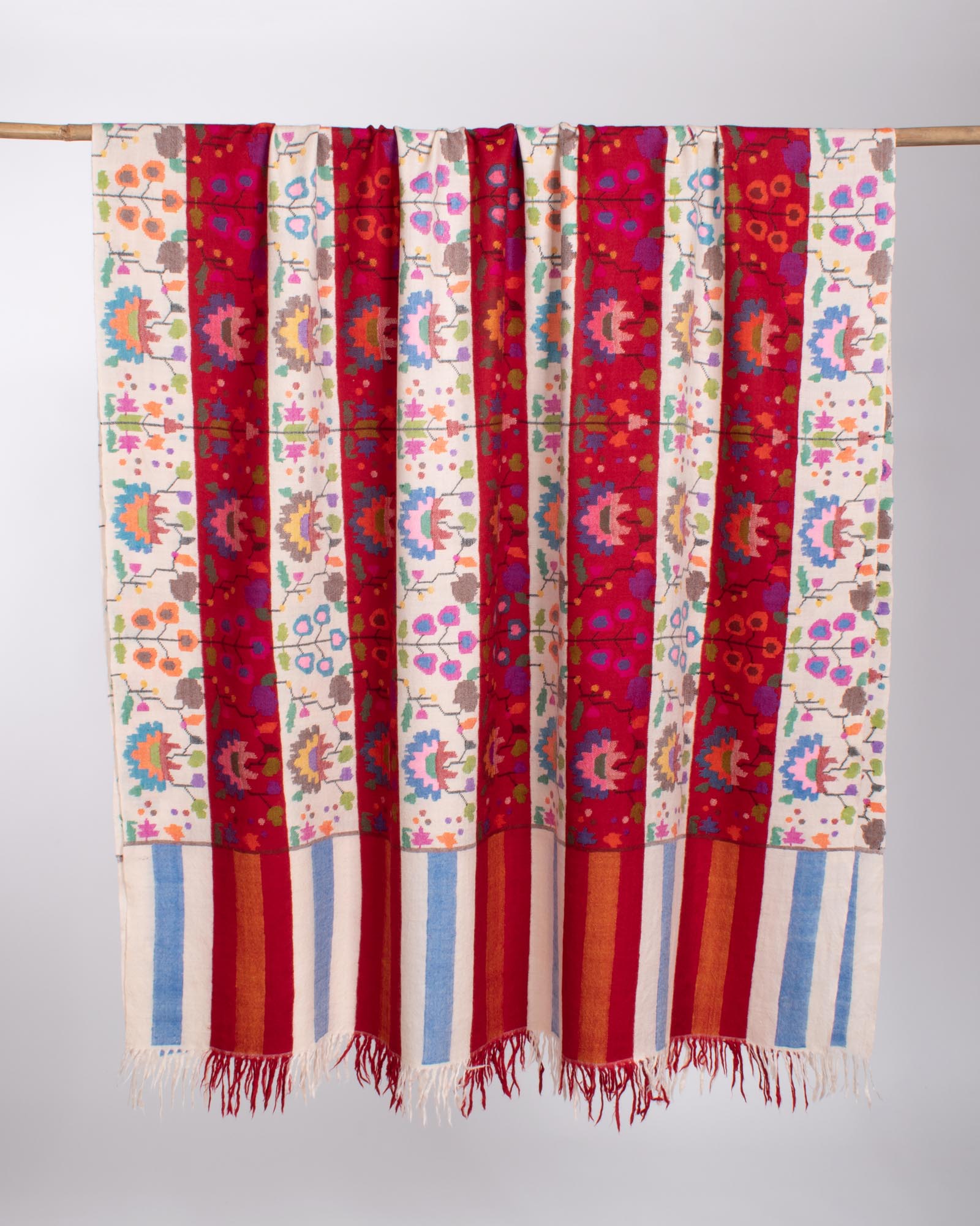 红色白色艺术织机Kani Pashmina披肩 - 艾尔斯伯里(Aylesbury)