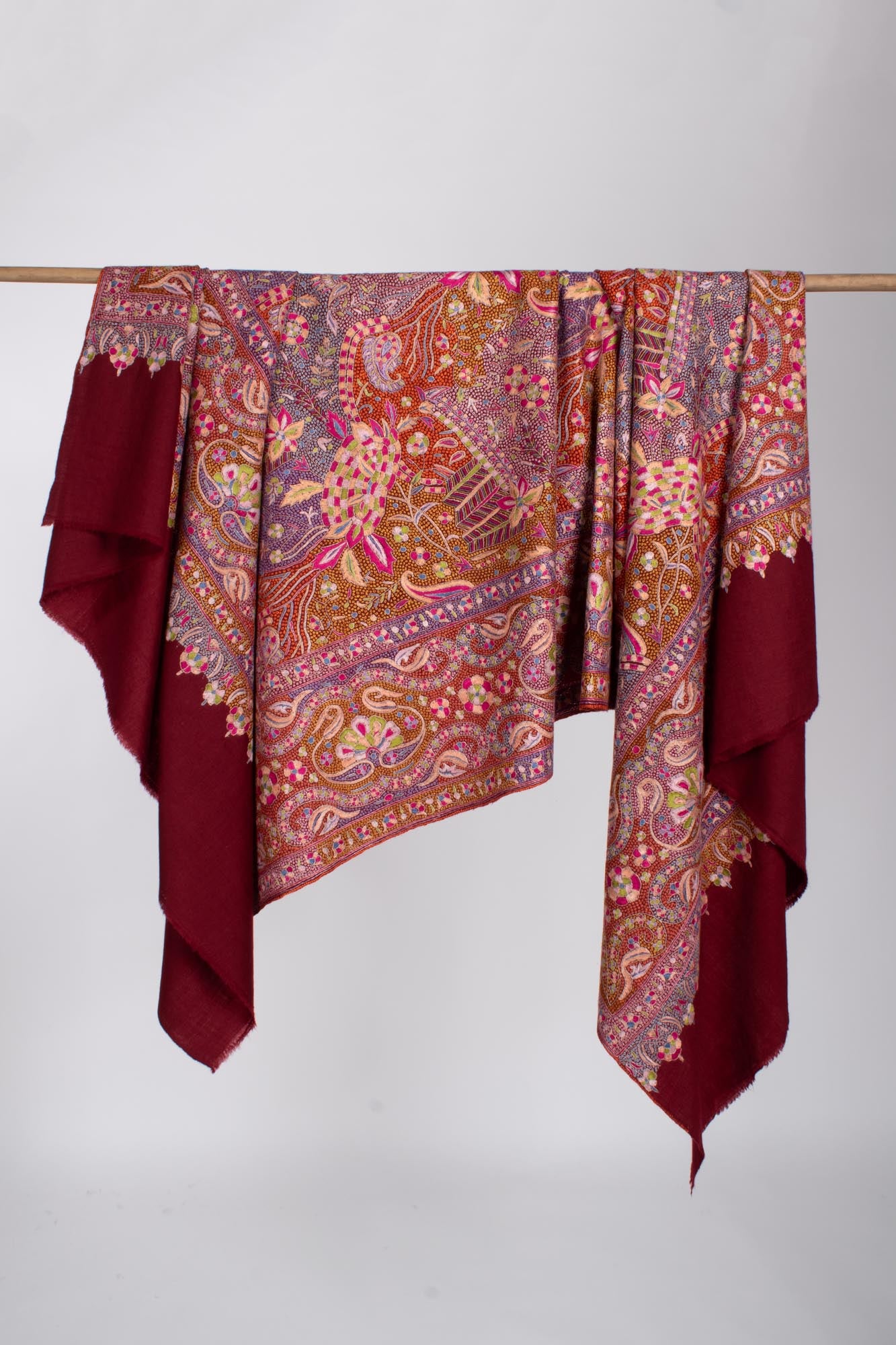 Shawl di carta ricamato a mano marrone - barishal