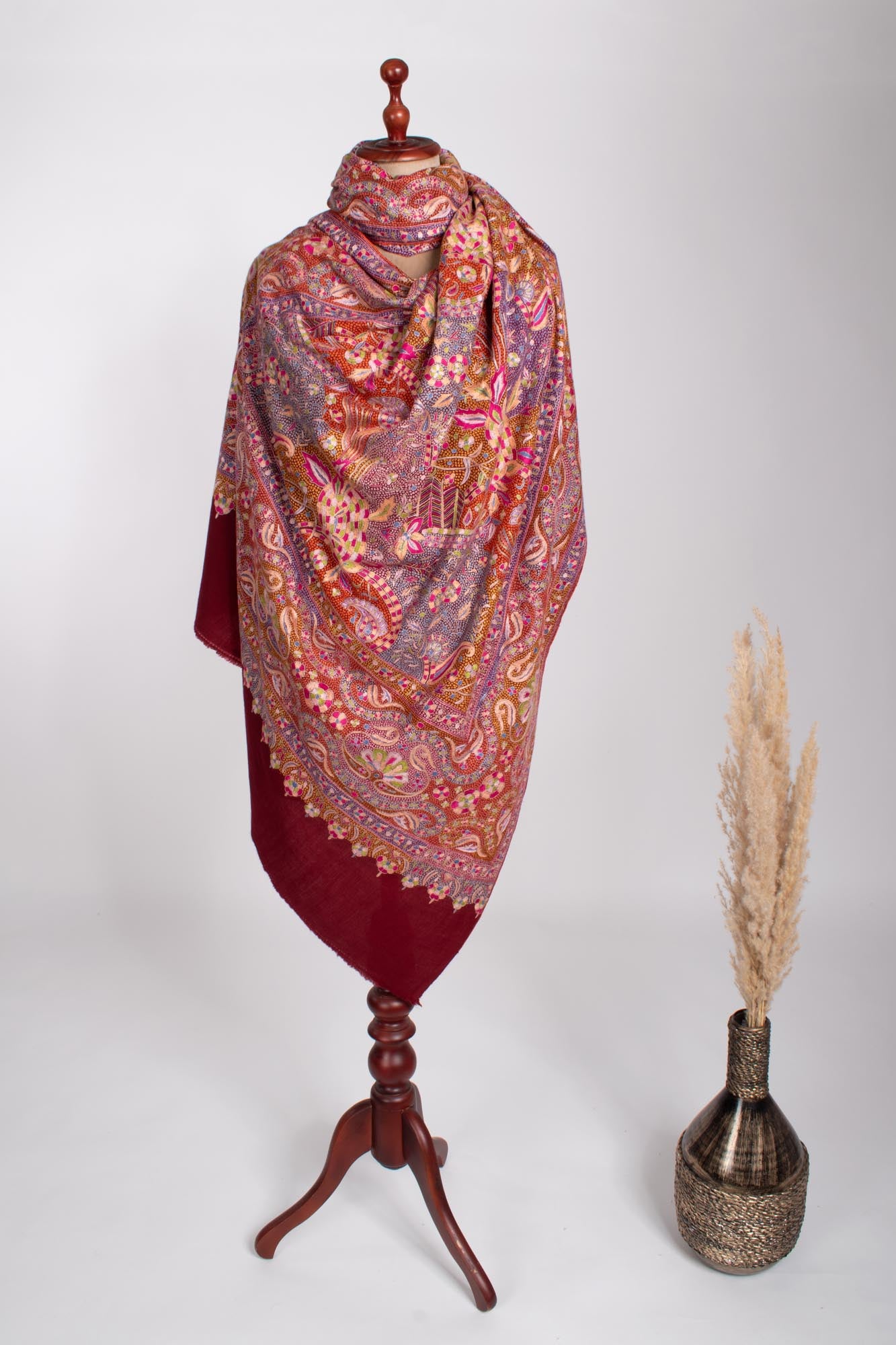 Shawl di carta ricamato a mano marrone - barishal