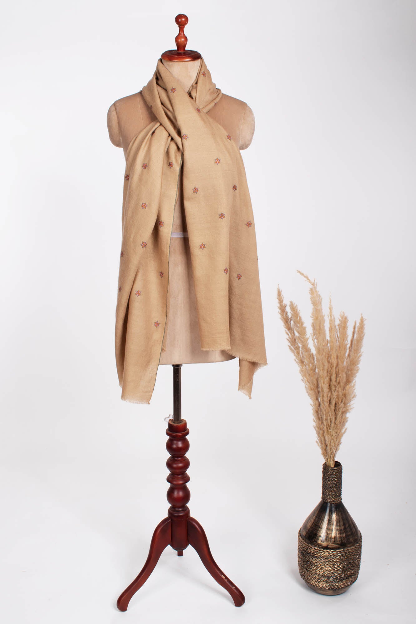 Châle Pashmina Brodé Étoiles avec une Touche Minimaliste - BARSTOW