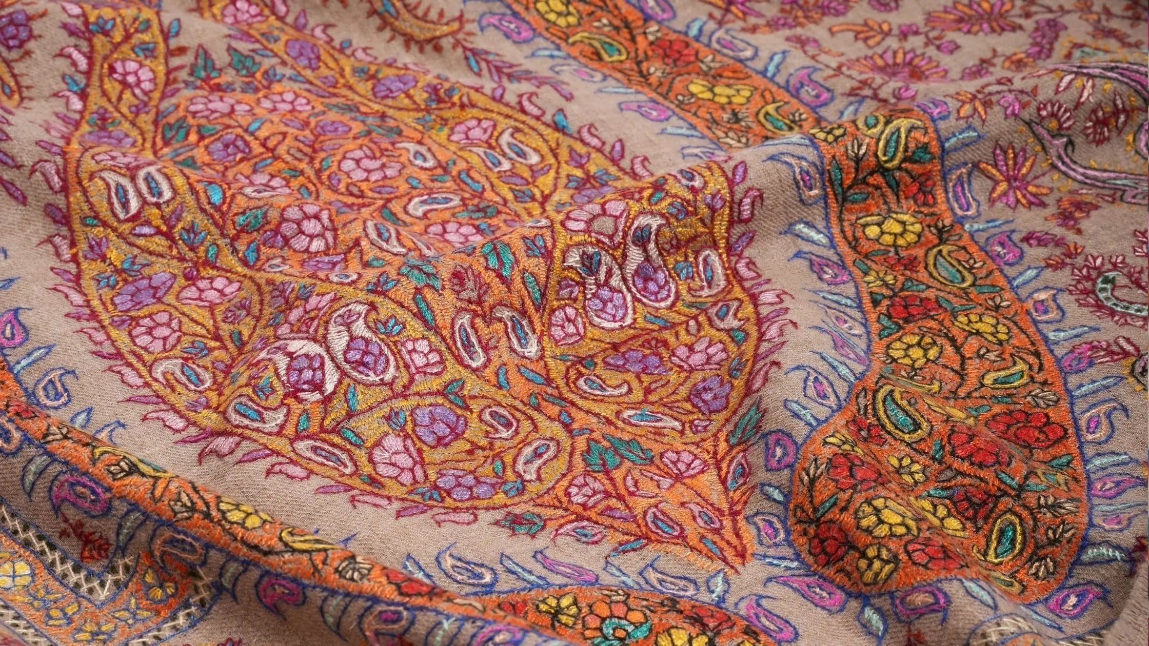 10-Ways-to-Style-a-Jamawar-Pashmina-Shawl-with-Everyday-Outfits Shahkaar